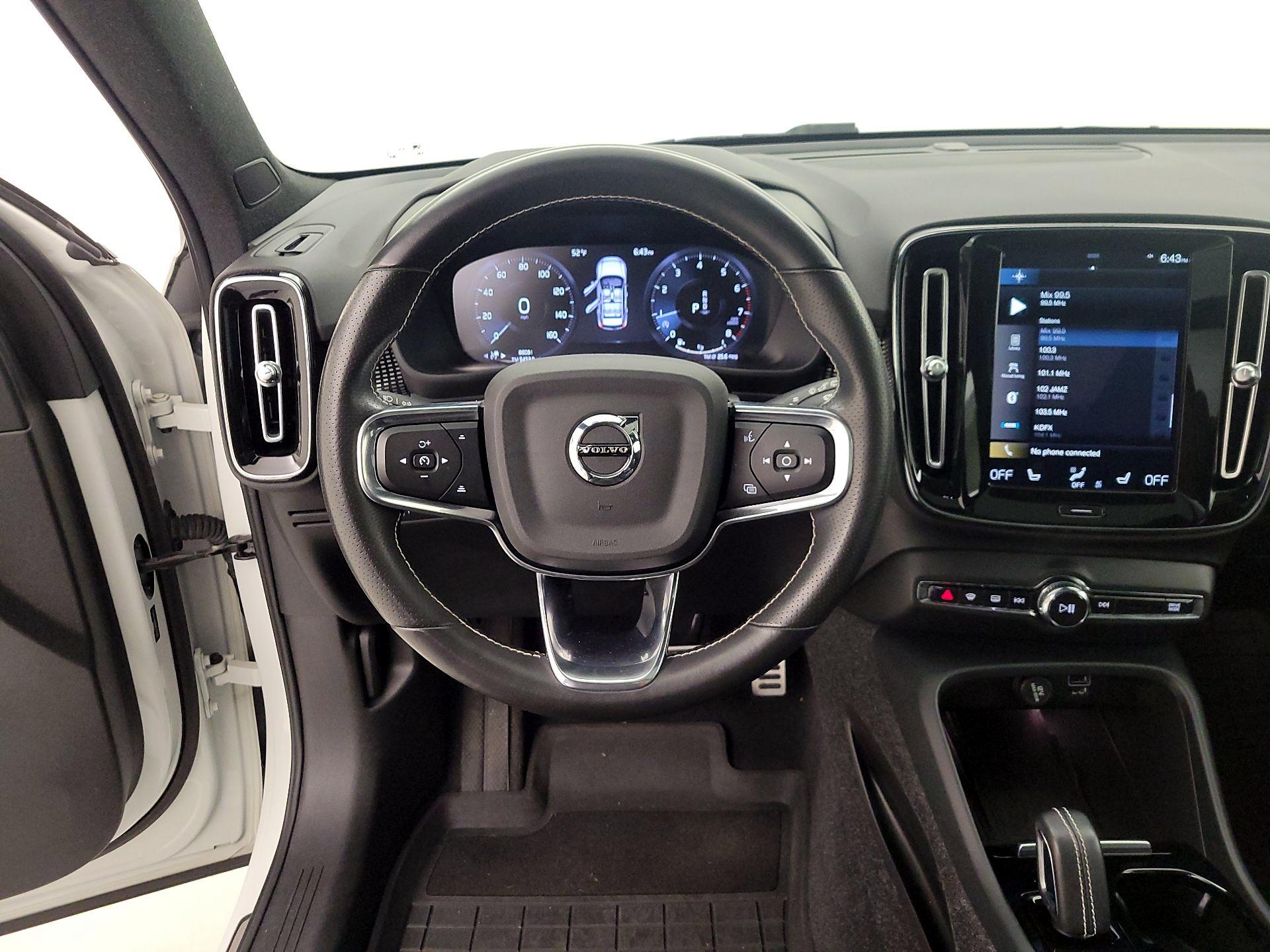 Thumbnail: 2021 Volvo XC40 - 10