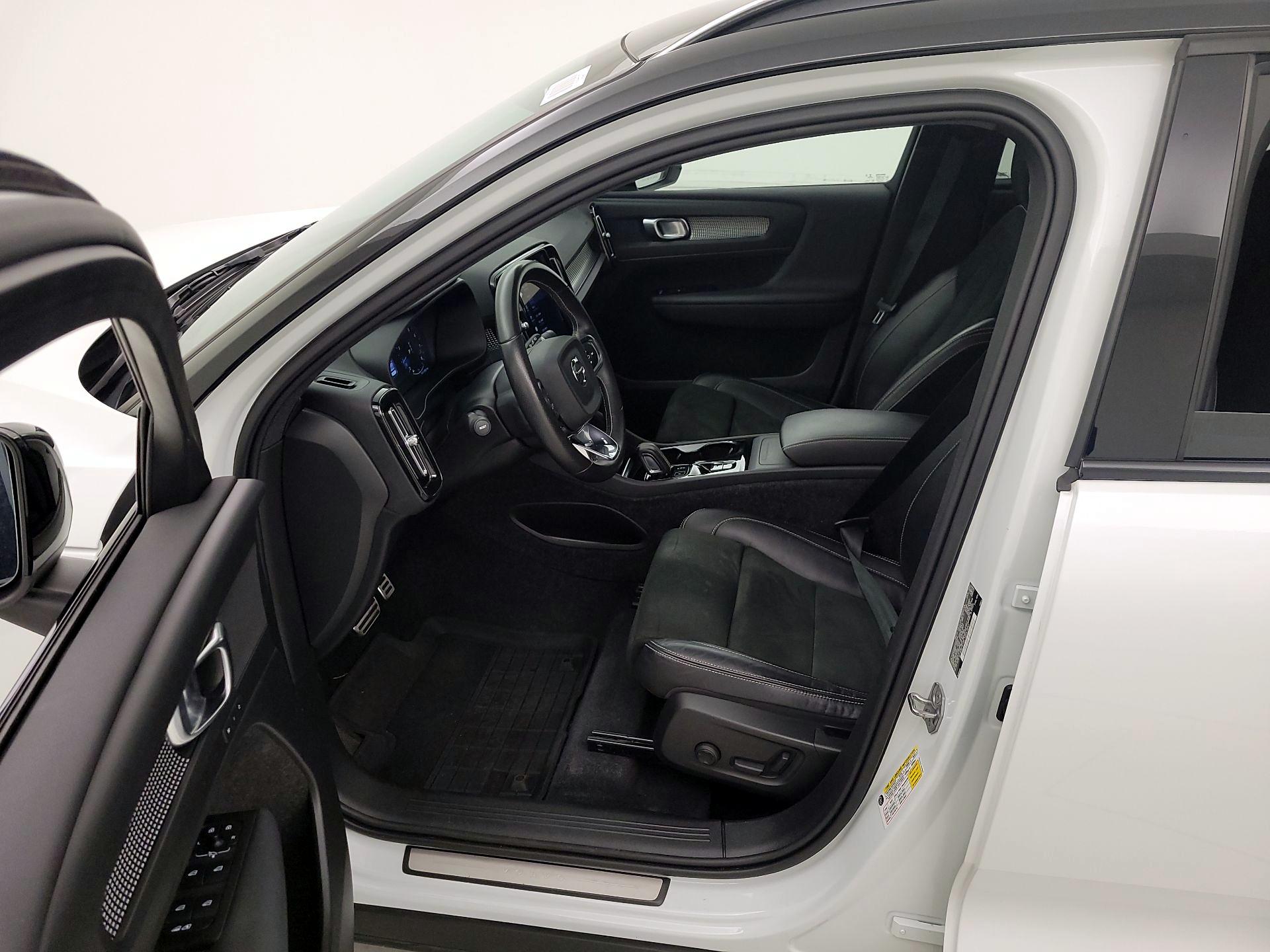 Thumbnail: 2021 Volvo XC40 - 11