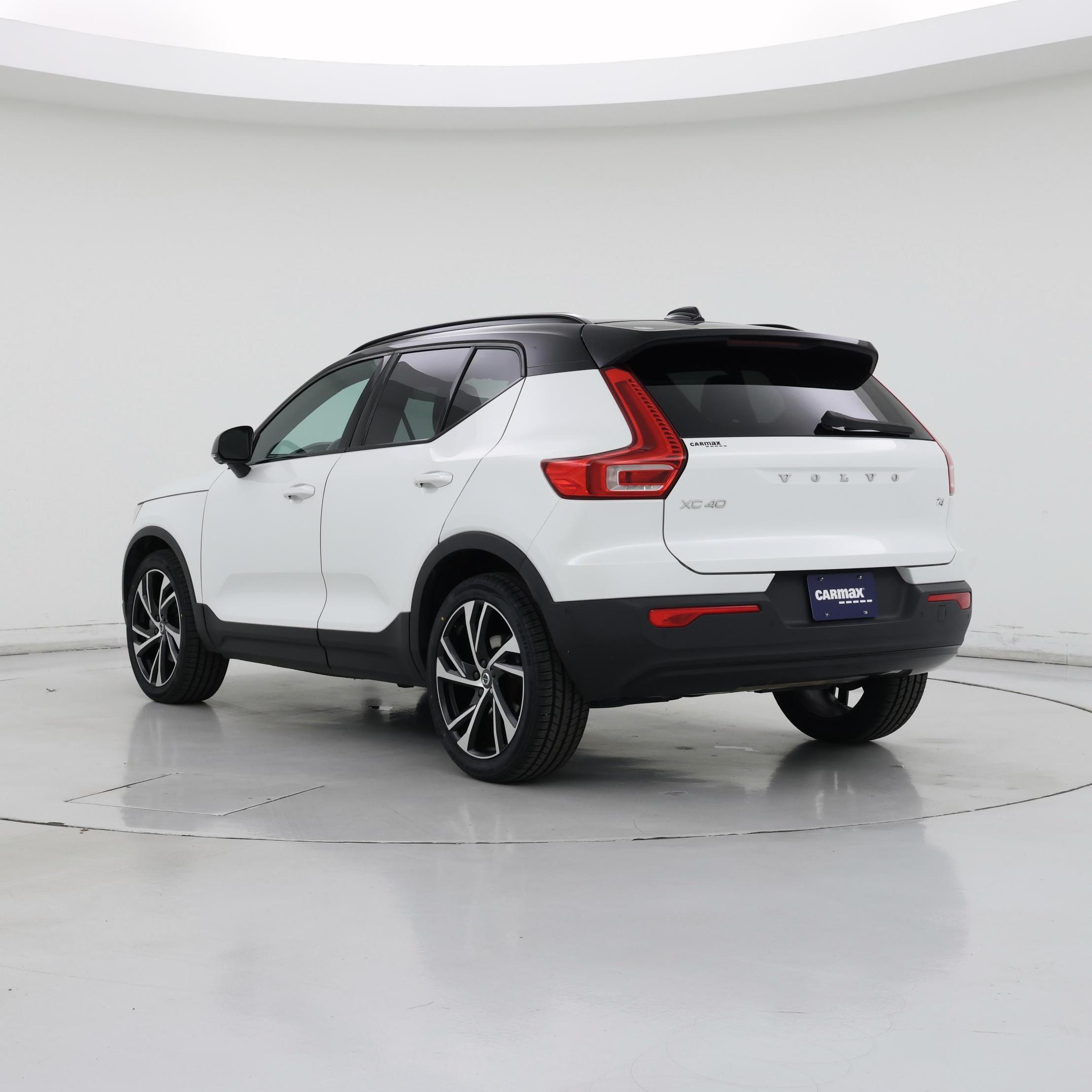 Thumbnail: 2021 Volvo XC40 - 2