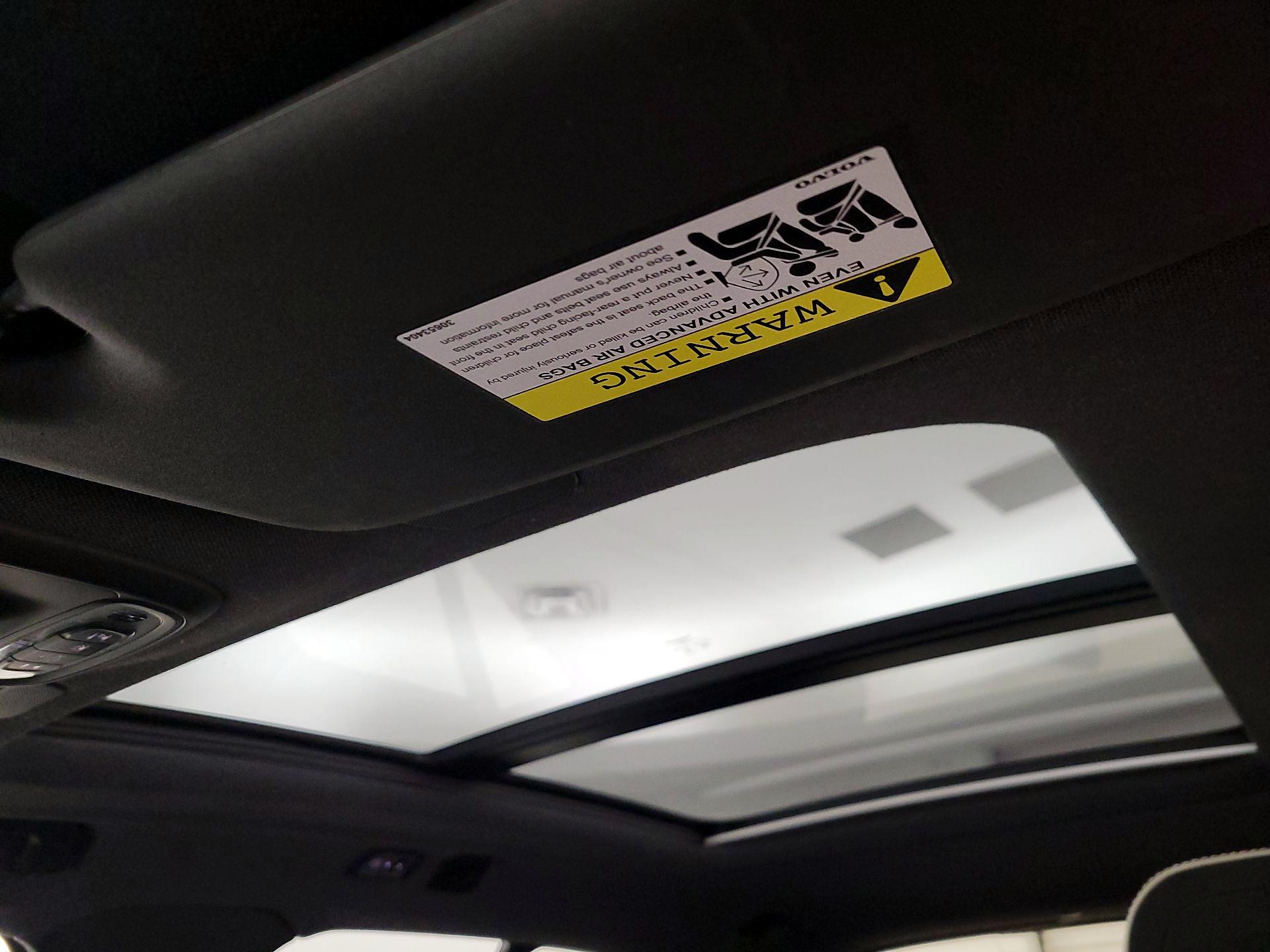 Thumbnail: 2021 Volvo XC40 - 20