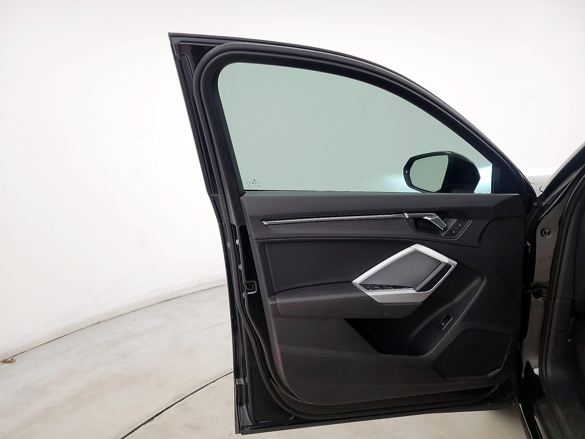 Thumbnail: 2021 Audi Q3 - 12