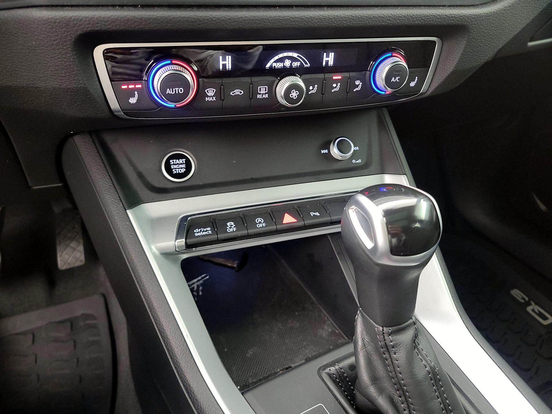 Thumbnail: 2021 Audi Q3 - 16