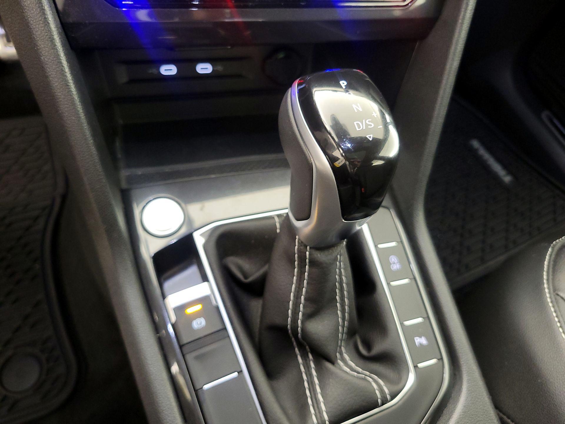 Thumbnail: 2024 Volkswagen Tiguan - 17