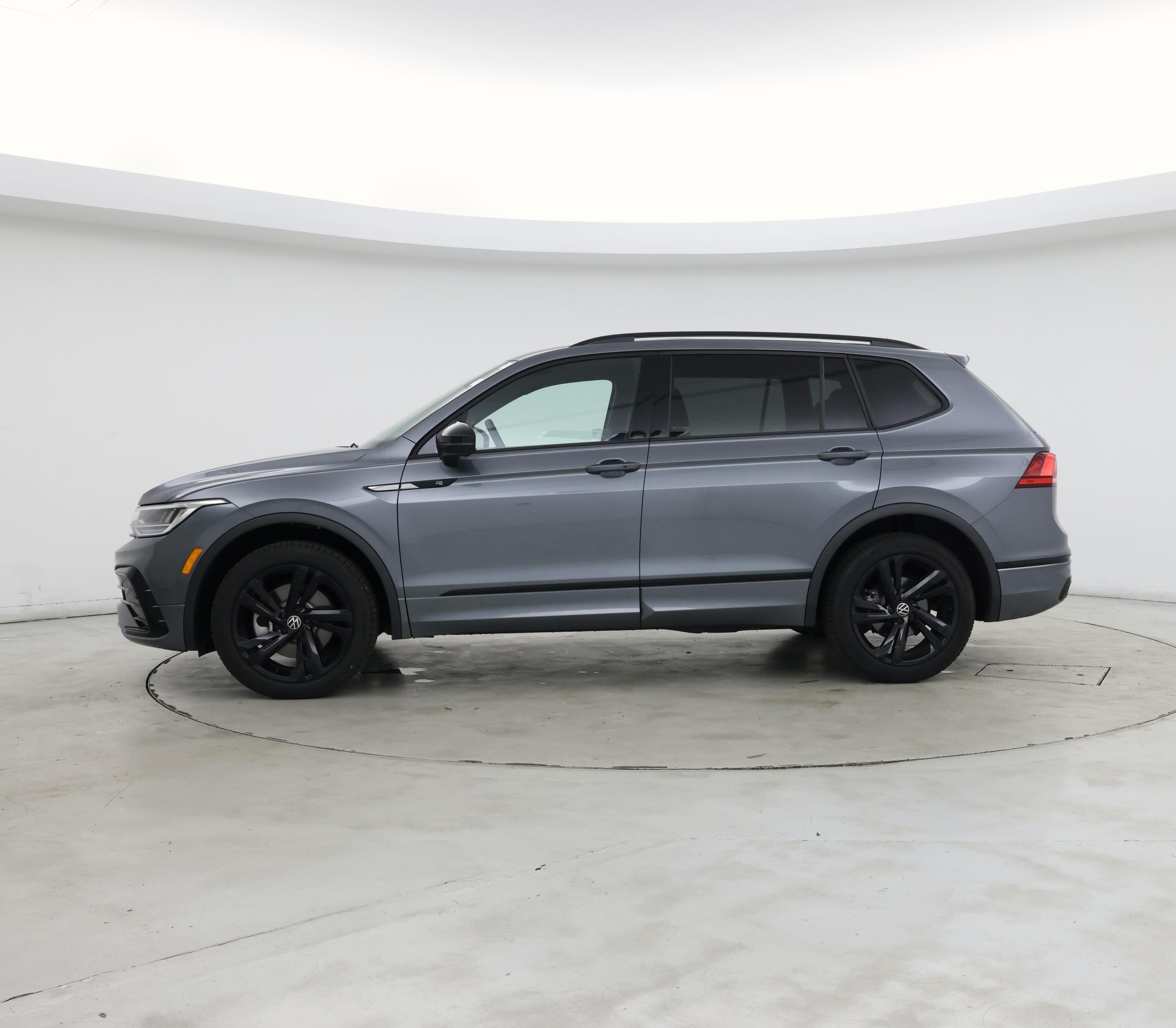 Thumbnail: 2024 Volkswagen Tiguan - 3