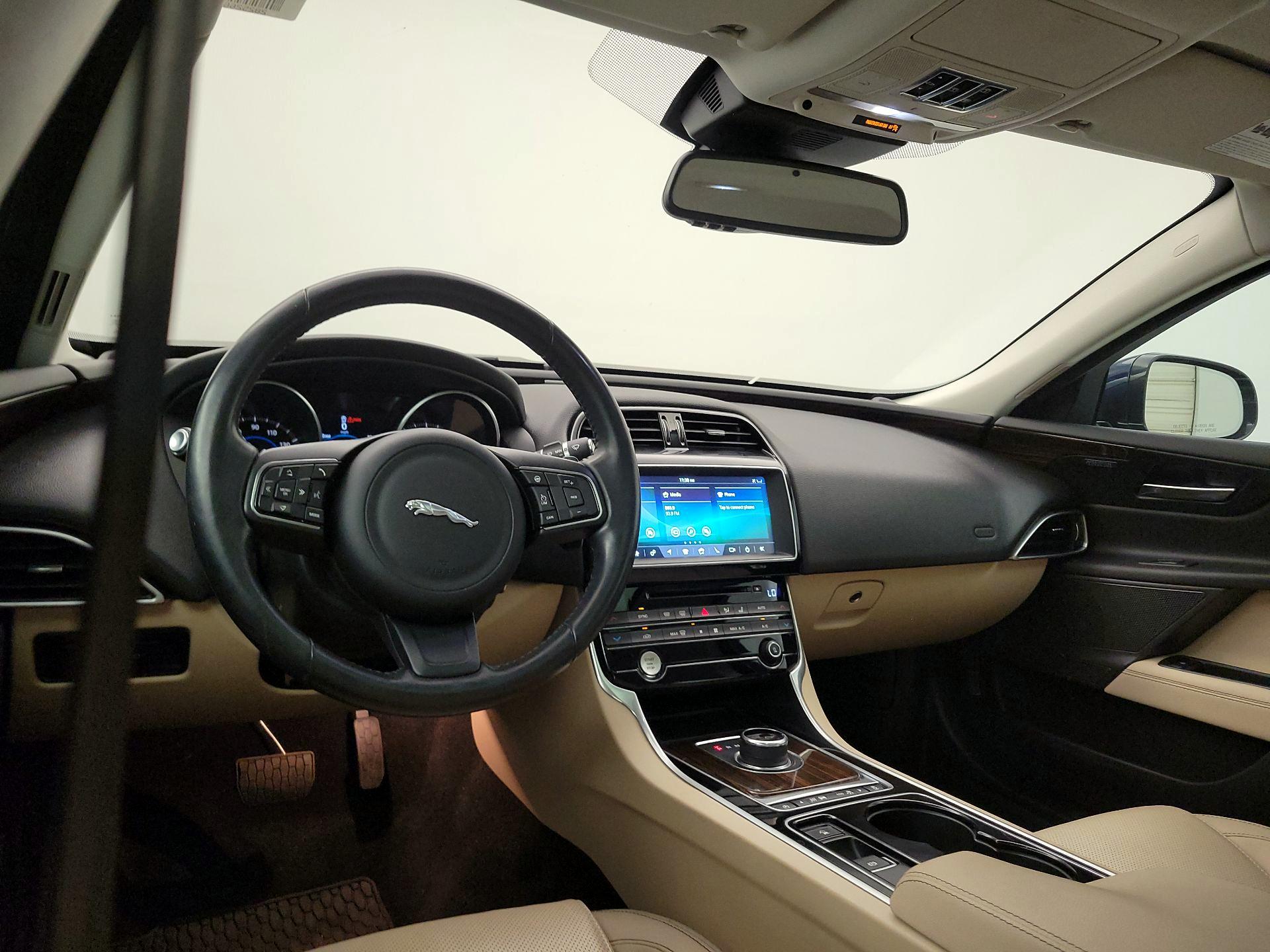 Thumbnail: 2017 Jaguar XE - 9