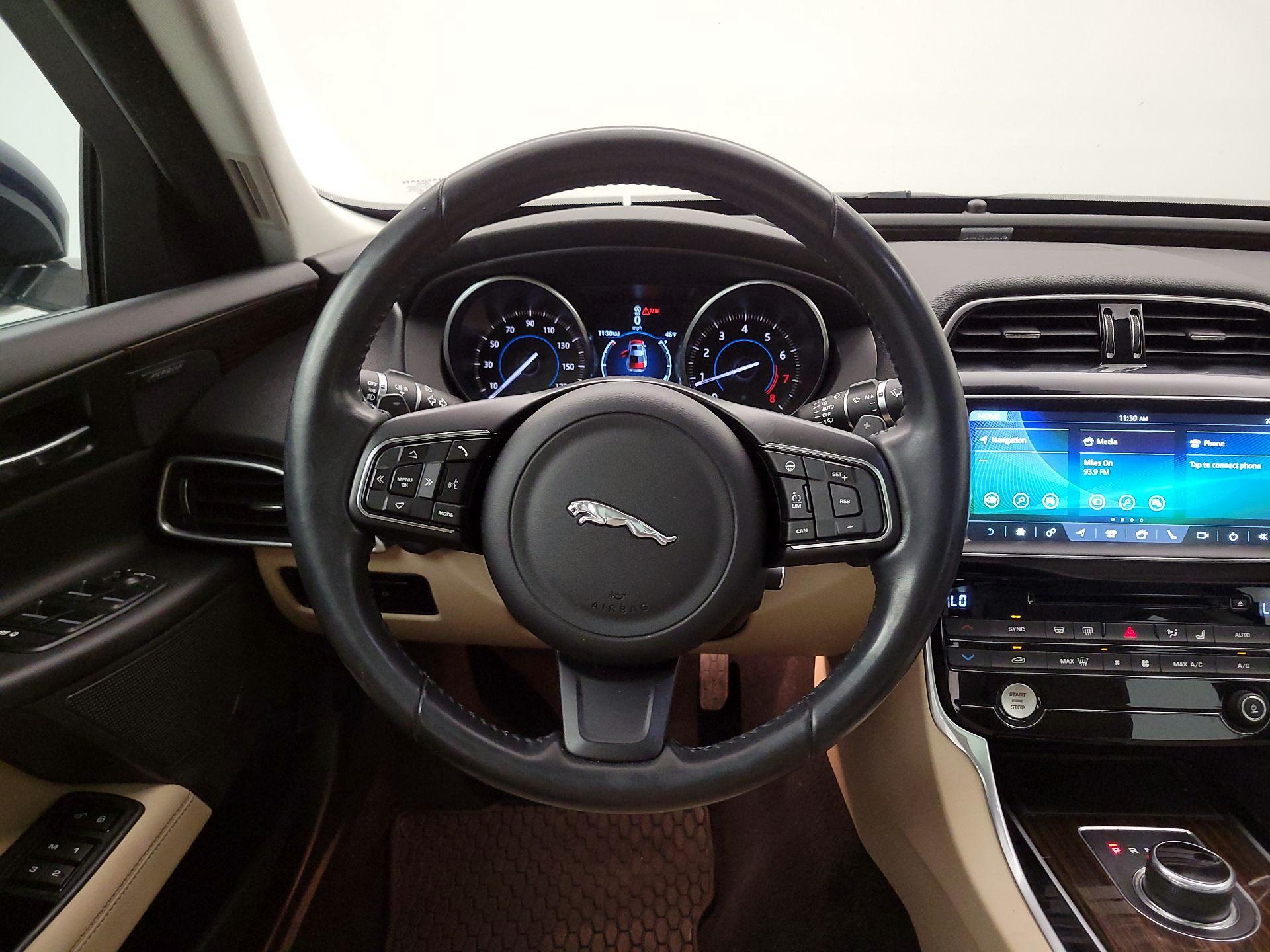 Thumbnail: 2017 Jaguar XE - 10