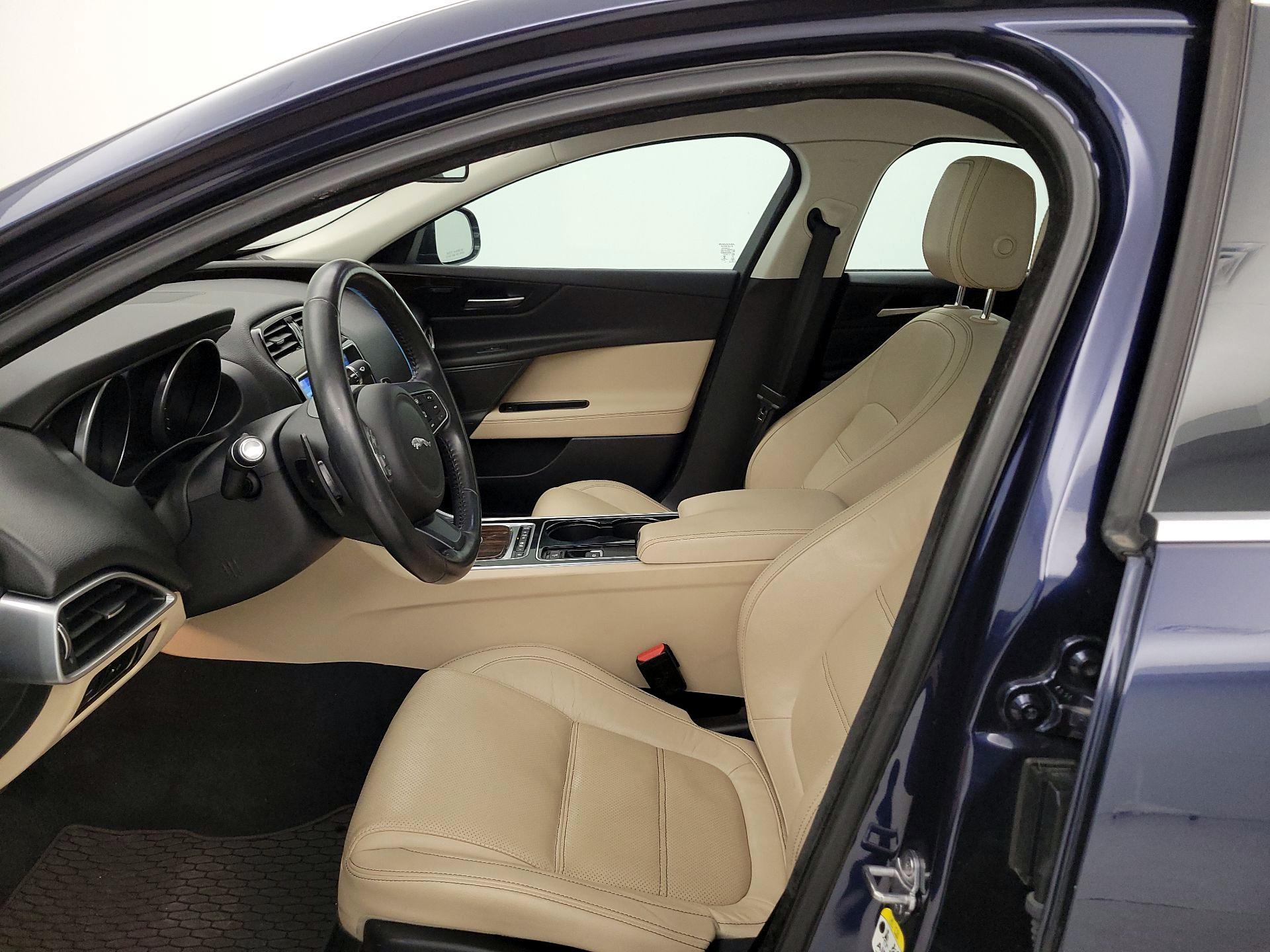 Thumbnail: 2017 Jaguar XE - 11