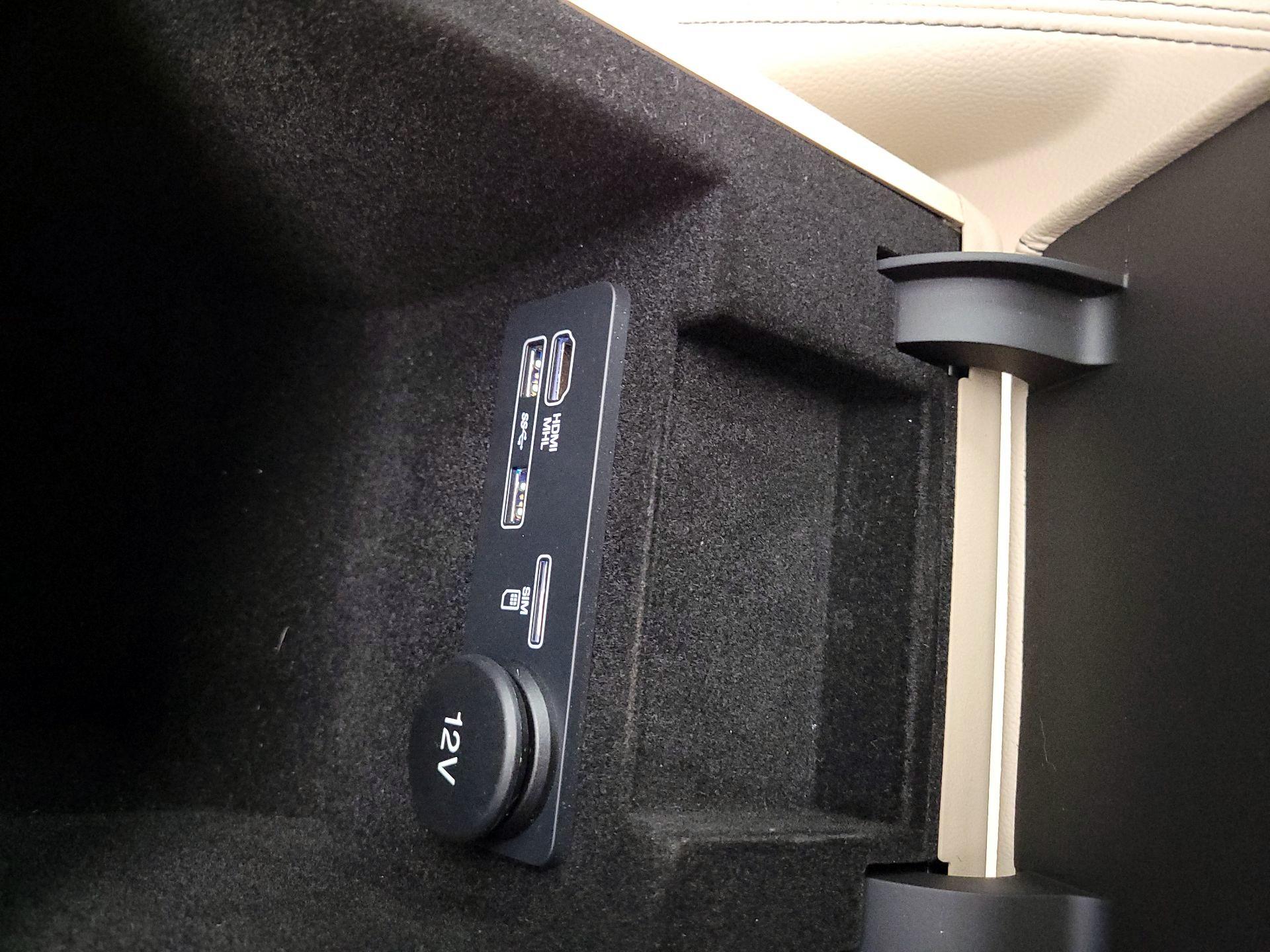 Thumbnail: 2017 Jaguar XE - 18