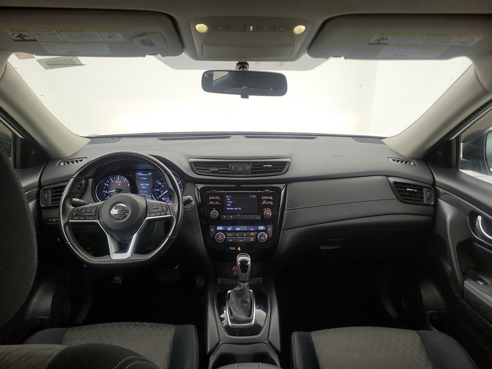 Thumbnail: 2017 Nissan Rogue - 9