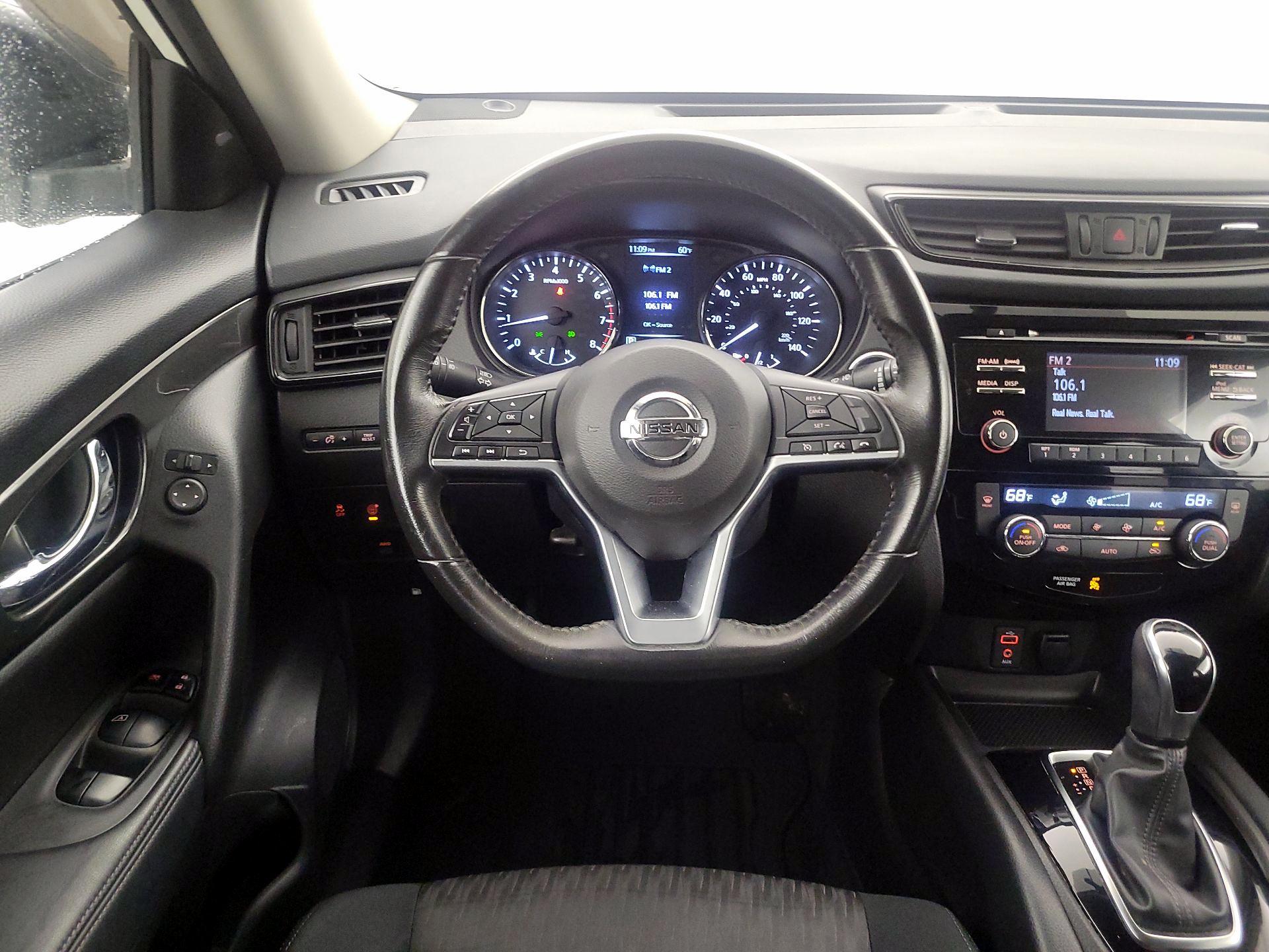 Thumbnail: 2017 Nissan Rogue - 10