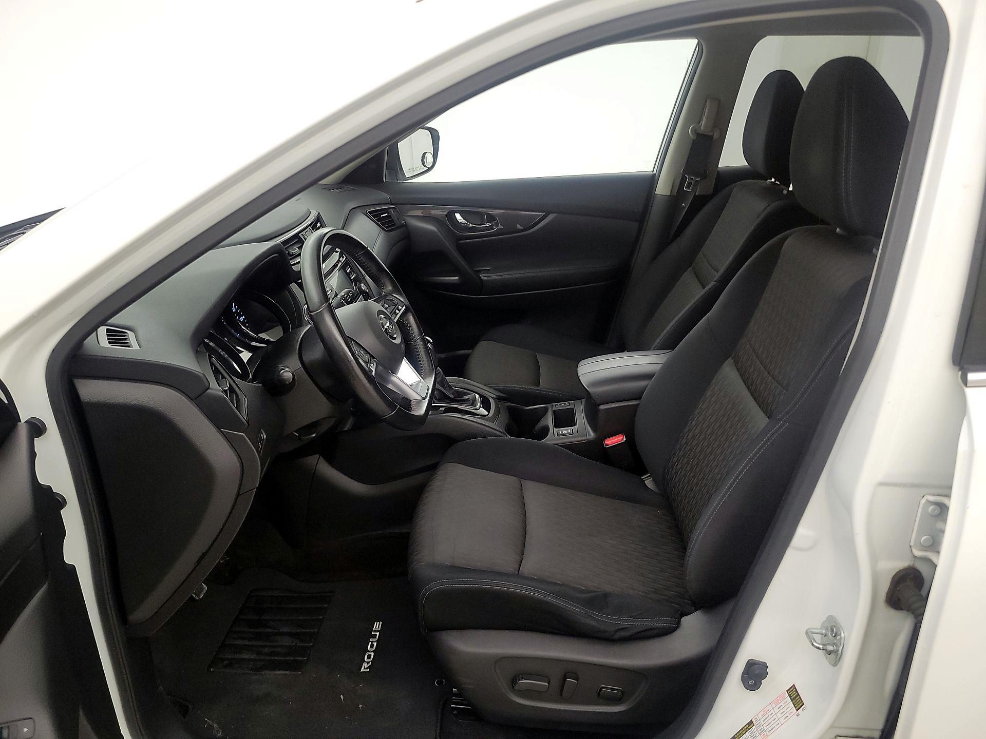 Thumbnail: 2017 Nissan Rogue - 11