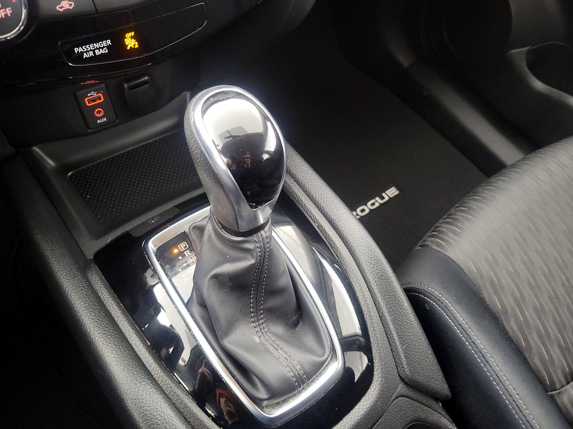 Thumbnail: 2017 Nissan Rogue - 17