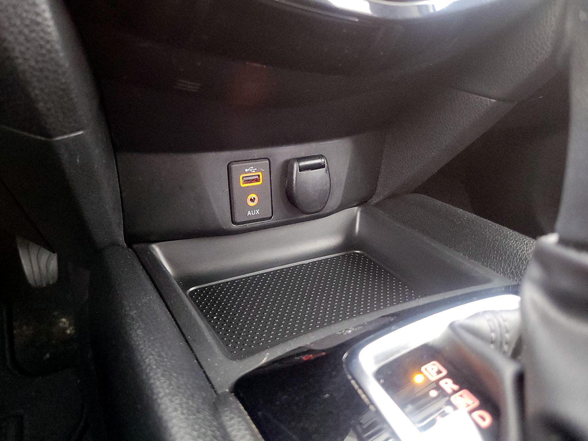 Thumbnail: 2017 Nissan Rogue - 18