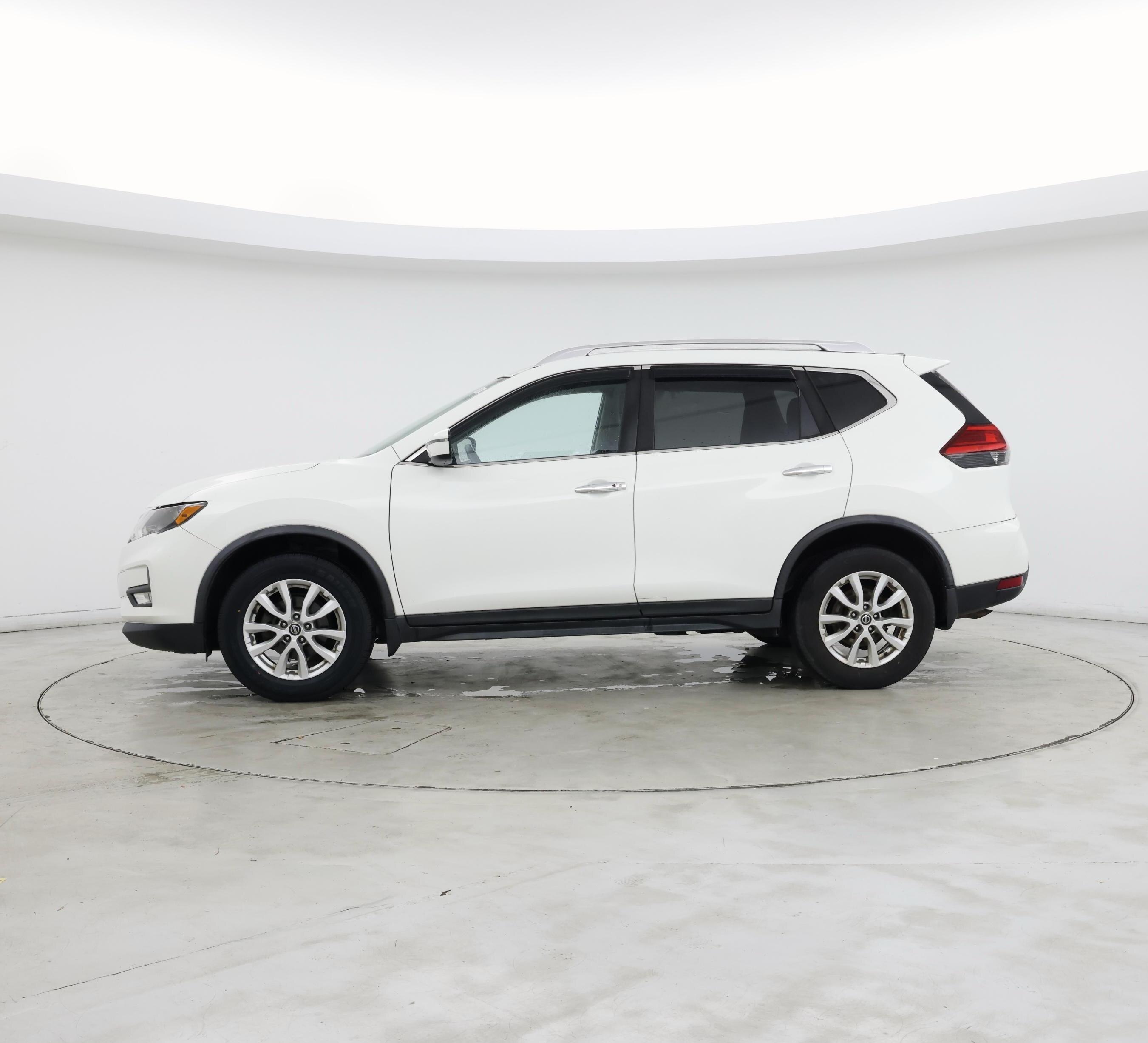 Thumbnail: 2017 Nissan Rogue - 3