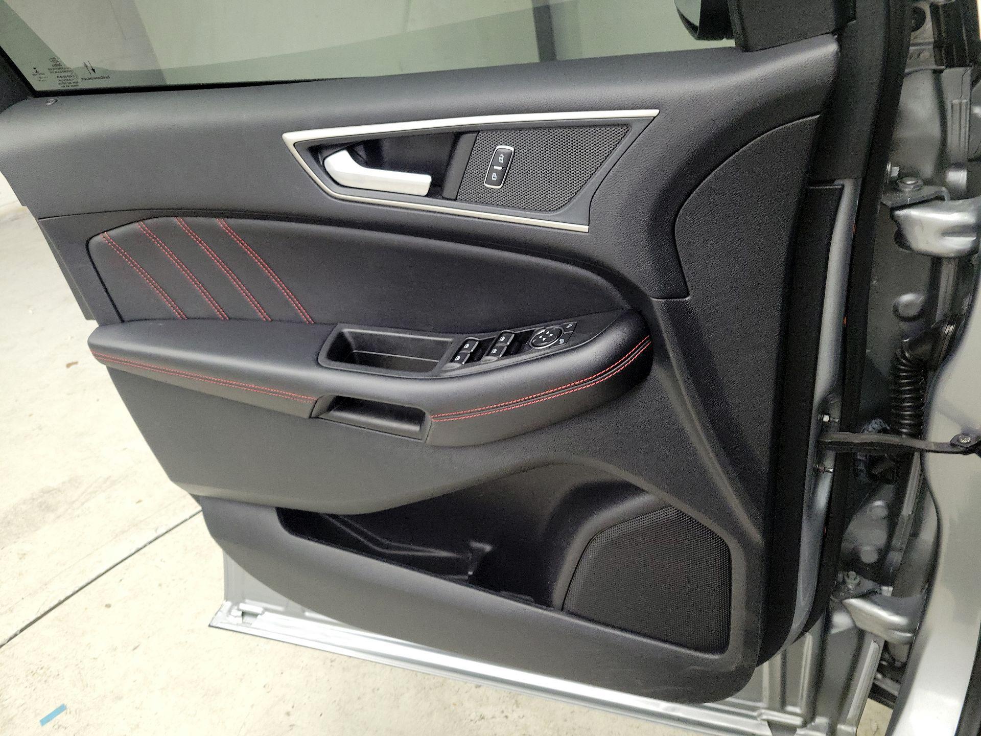 Thumbnail: 2022 Ford Edge - 12