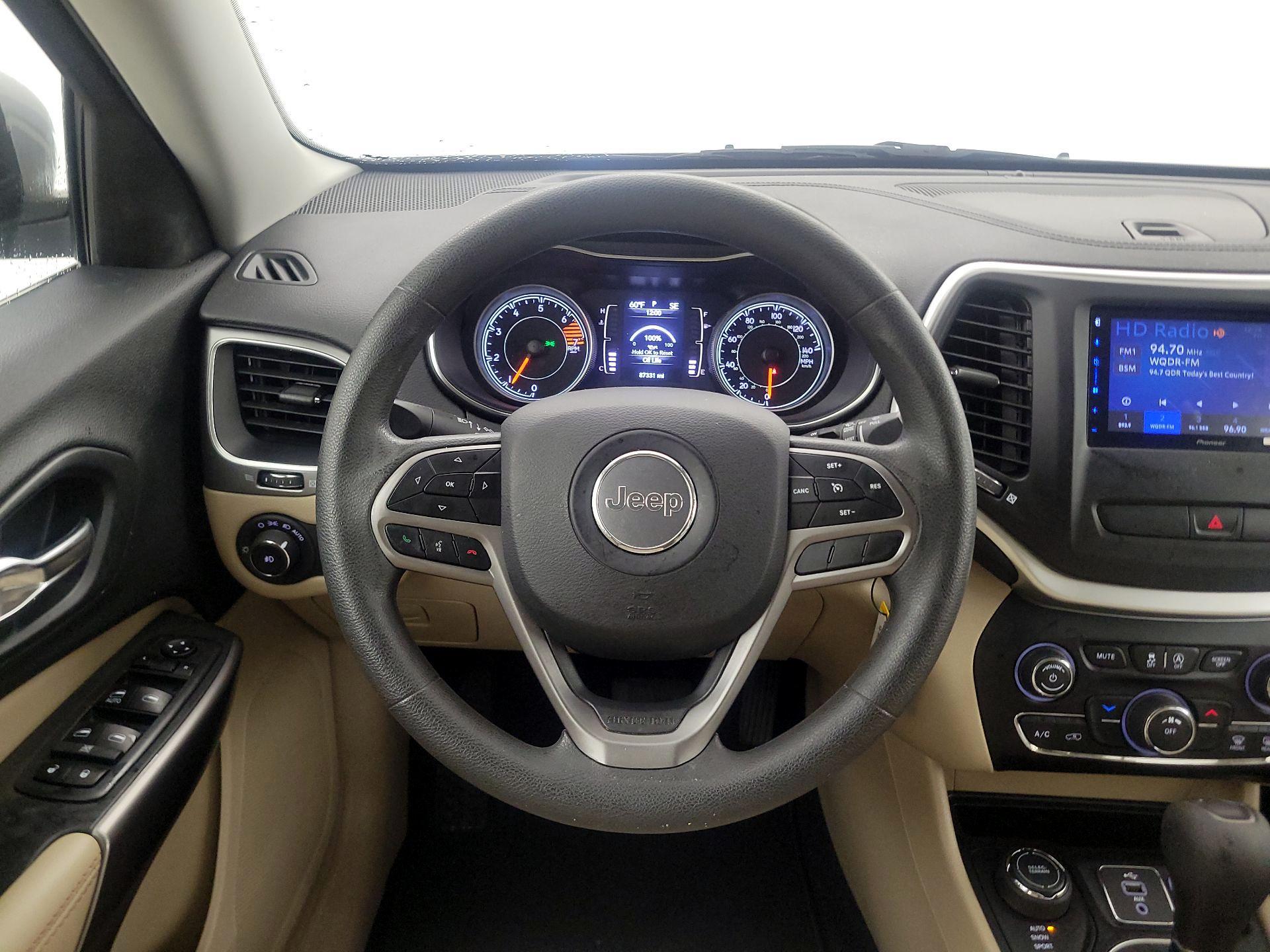 Thumbnail: 2019 Jeep Cherokee - 10