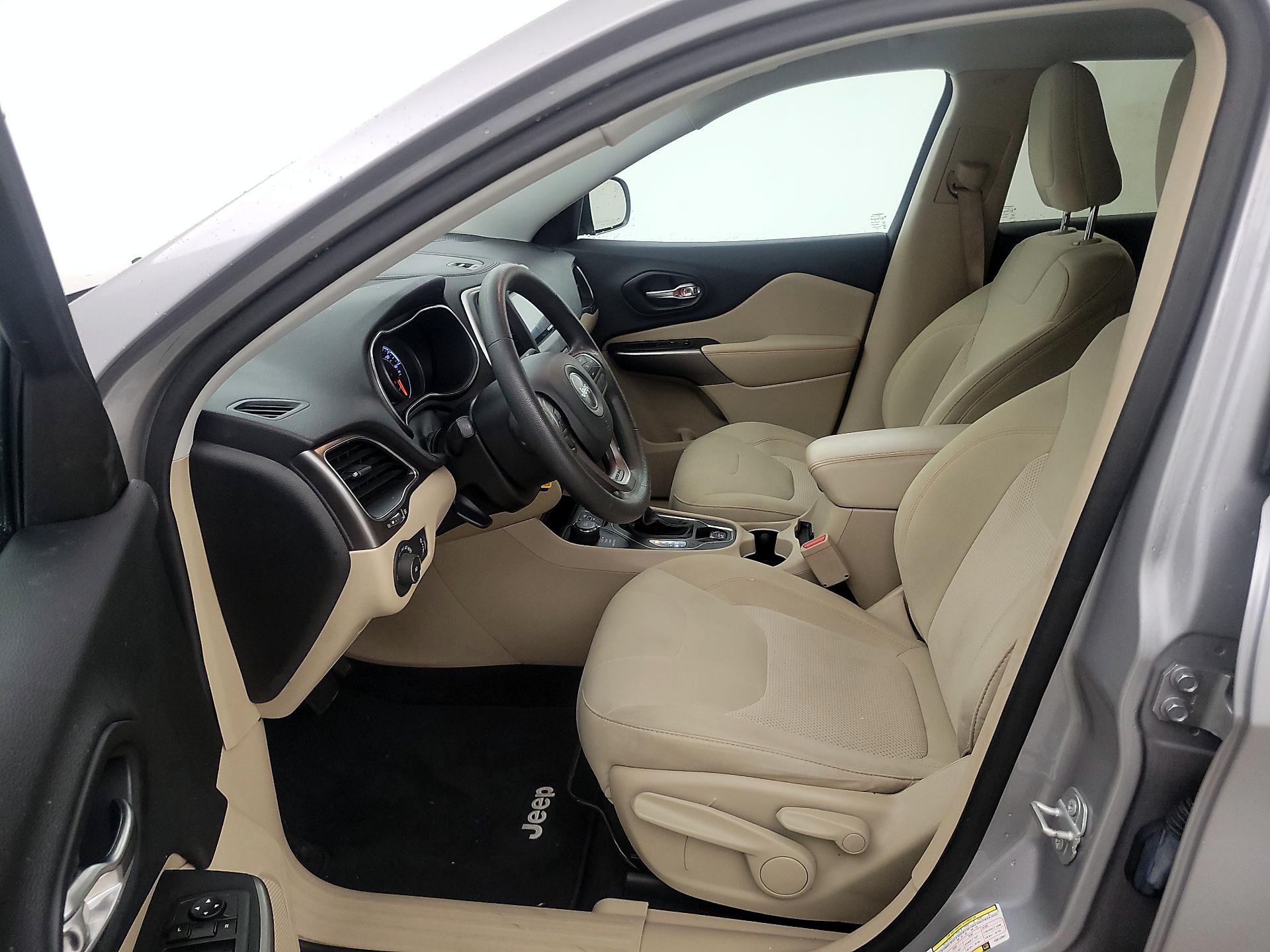 Thumbnail: 2019 Jeep Cherokee - 11