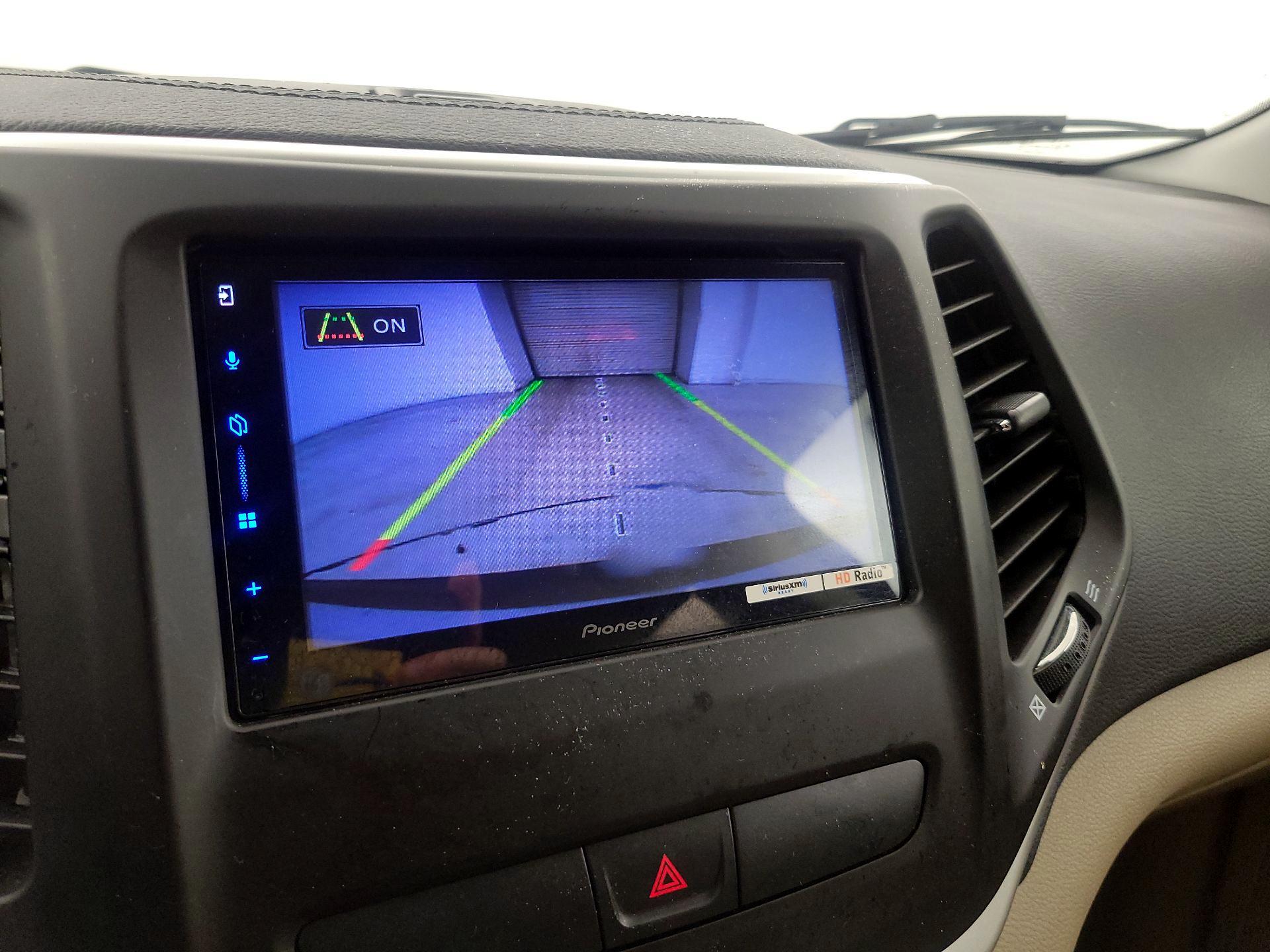 Thumbnail: 2019 Jeep Cherokee - 14