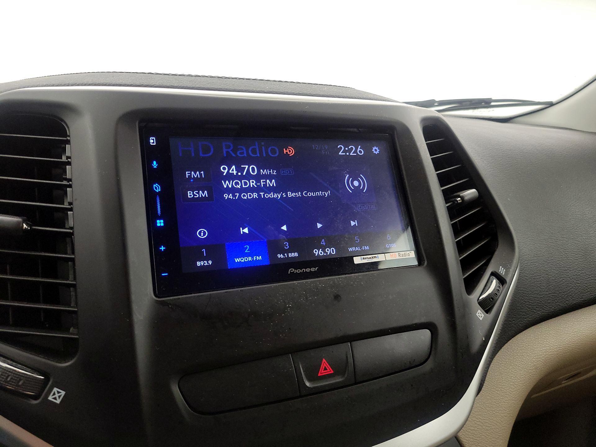 Thumbnail: 2019 Jeep Cherokee - 15