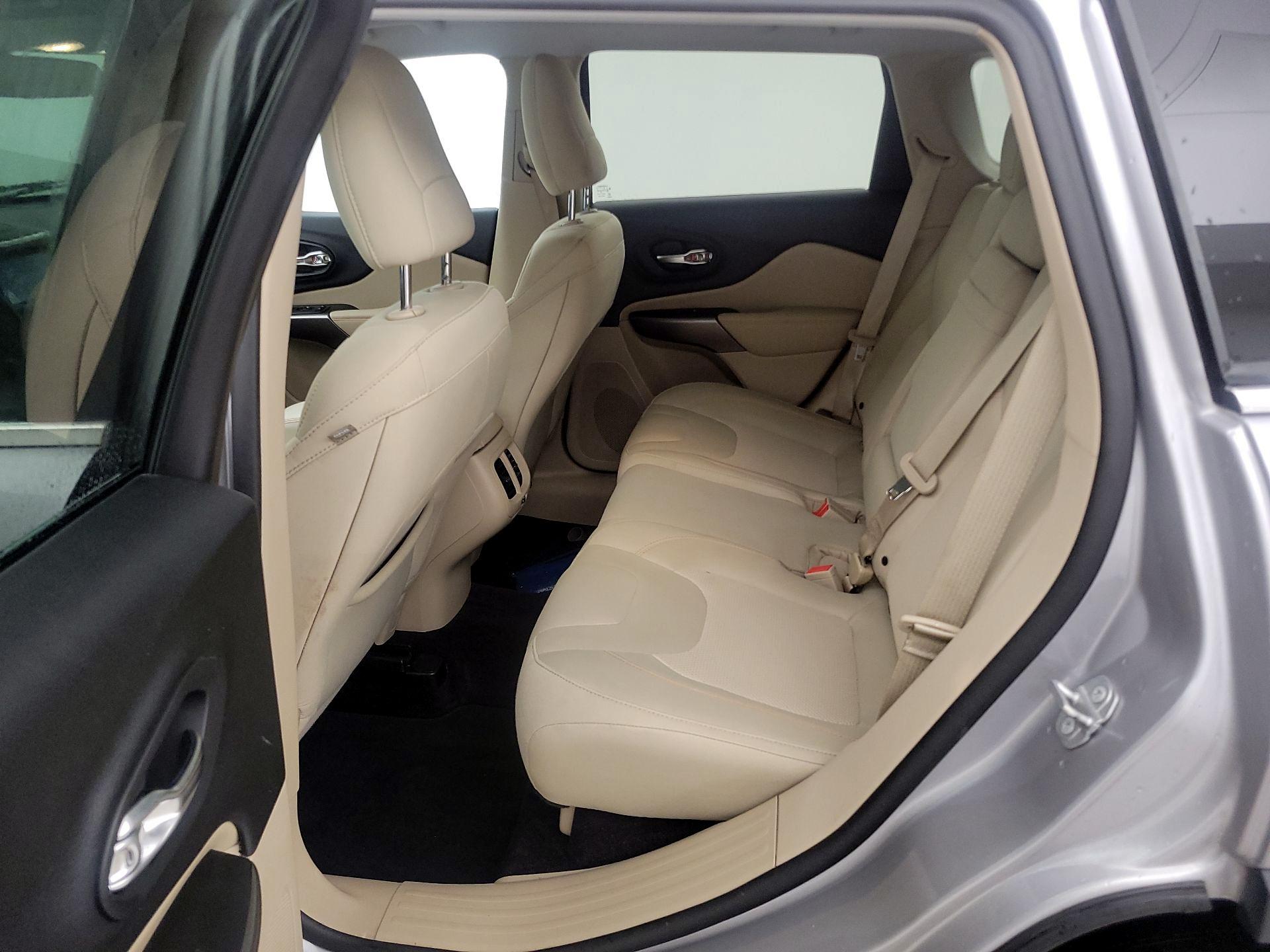 Thumbnail: 2019 Jeep Cherokee - 19