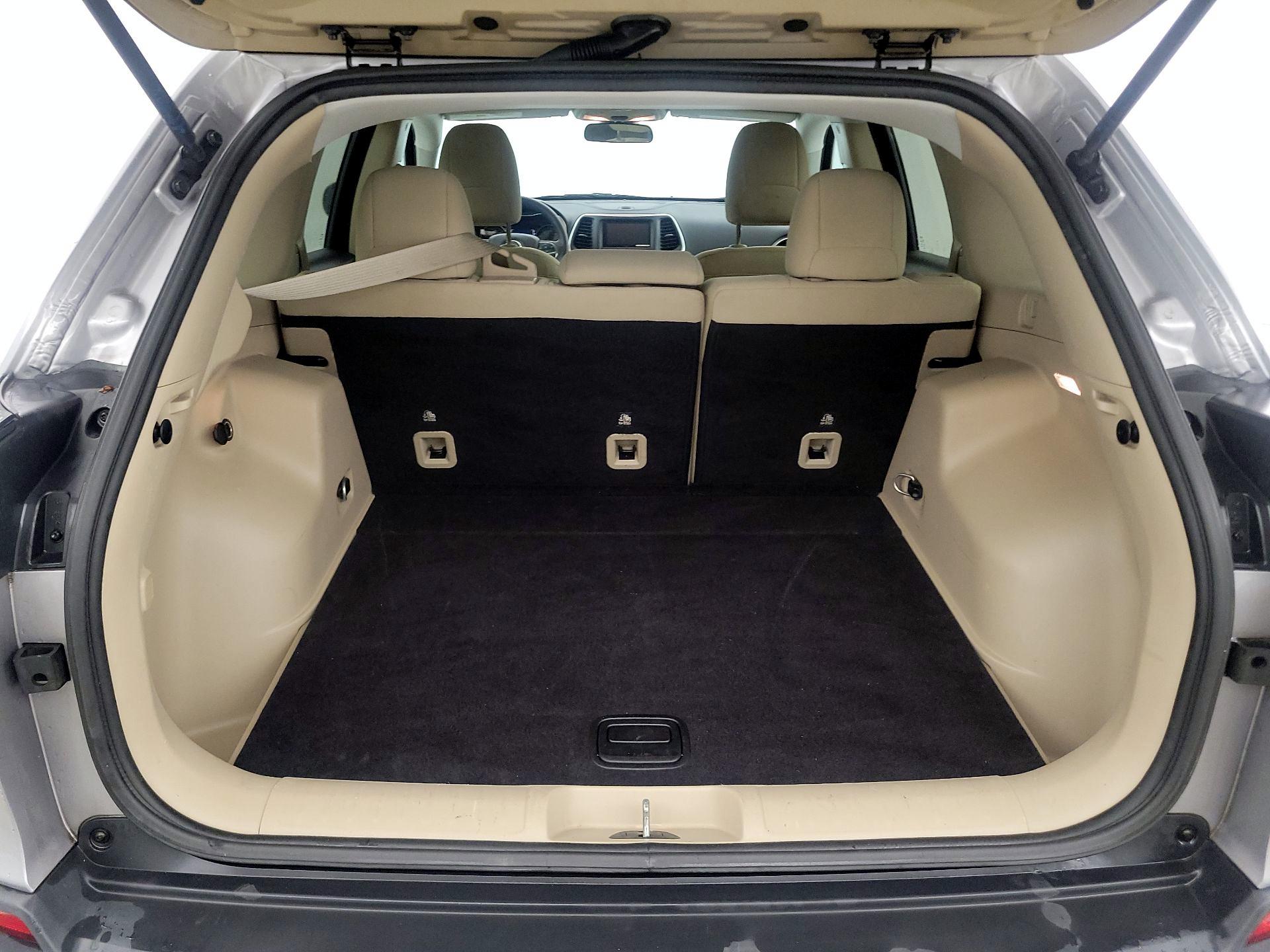 Thumbnail: 2019 Jeep Cherokee - 20