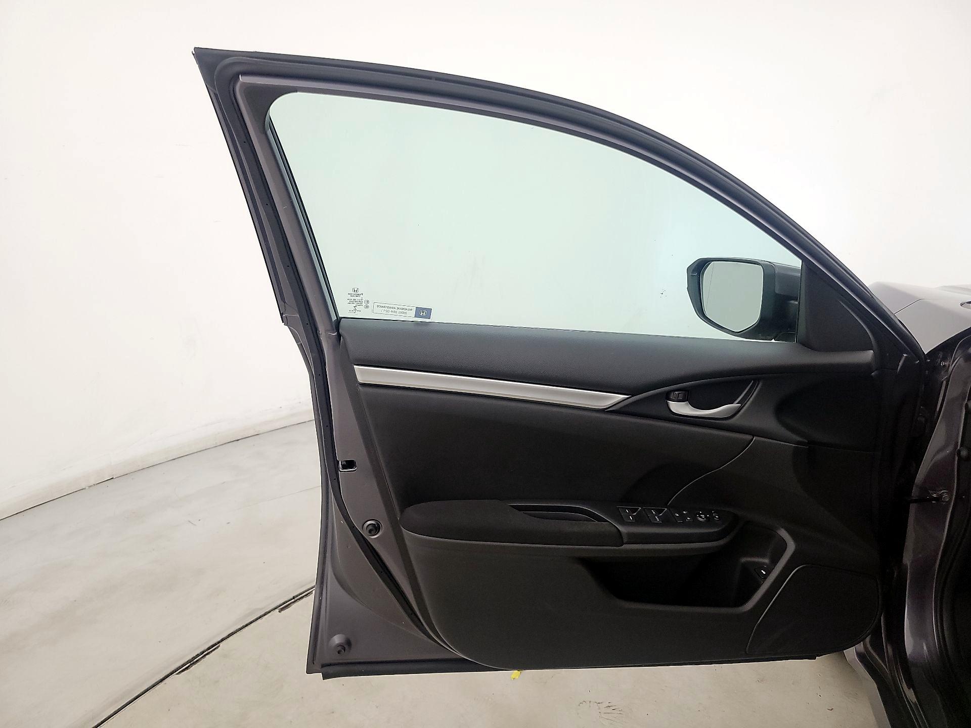 Thumbnail: 2016 Honda Civic - 12