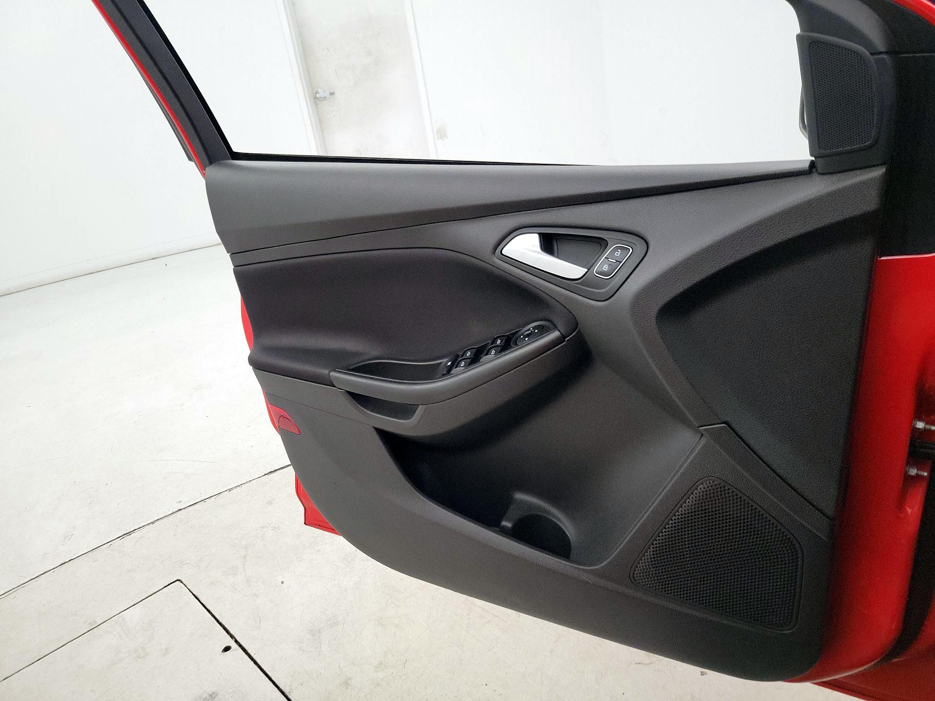 Thumbnail: 2017 Ford Focus - 12