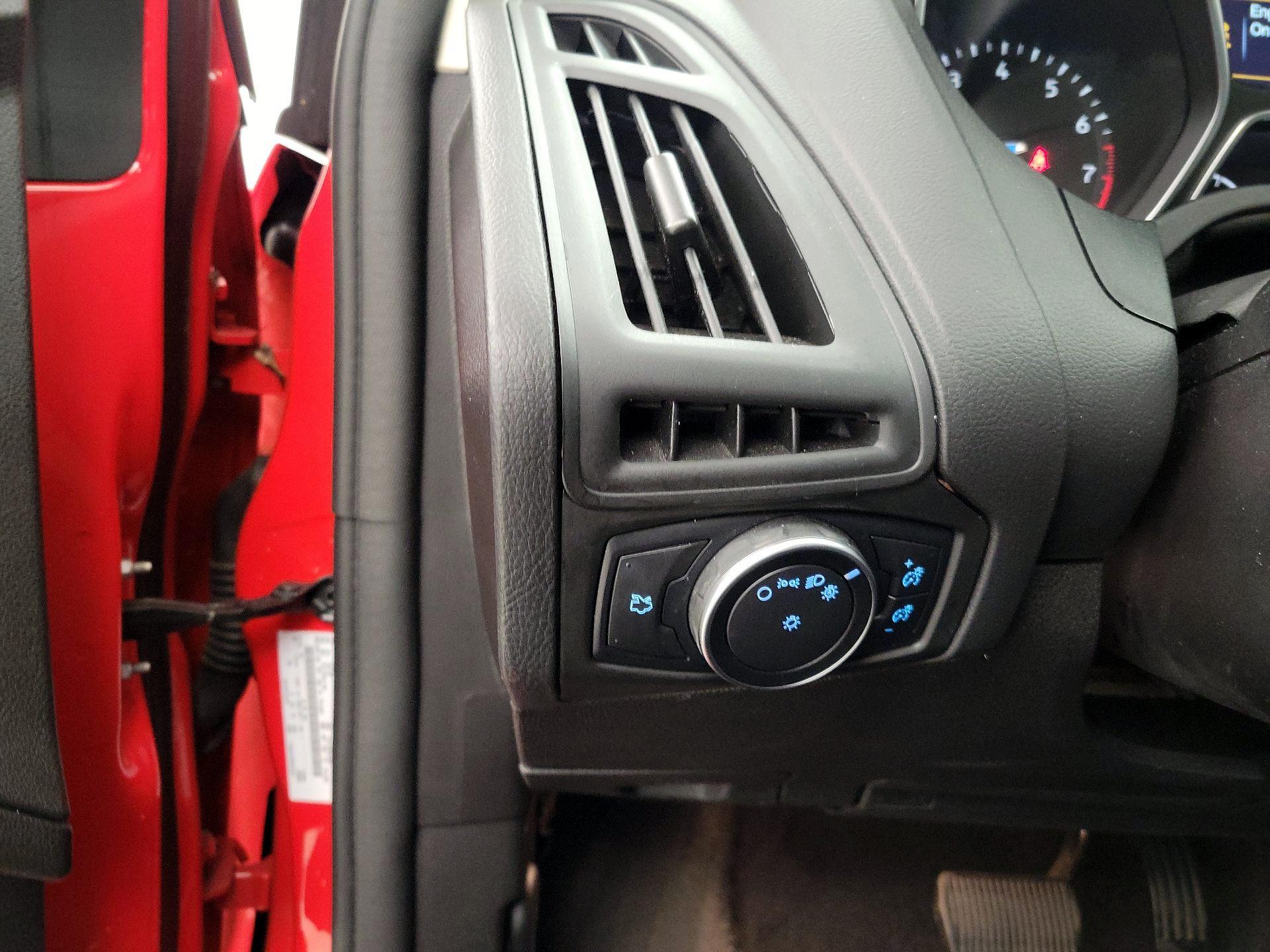 Thumbnail: 2017 Ford Focus - 13