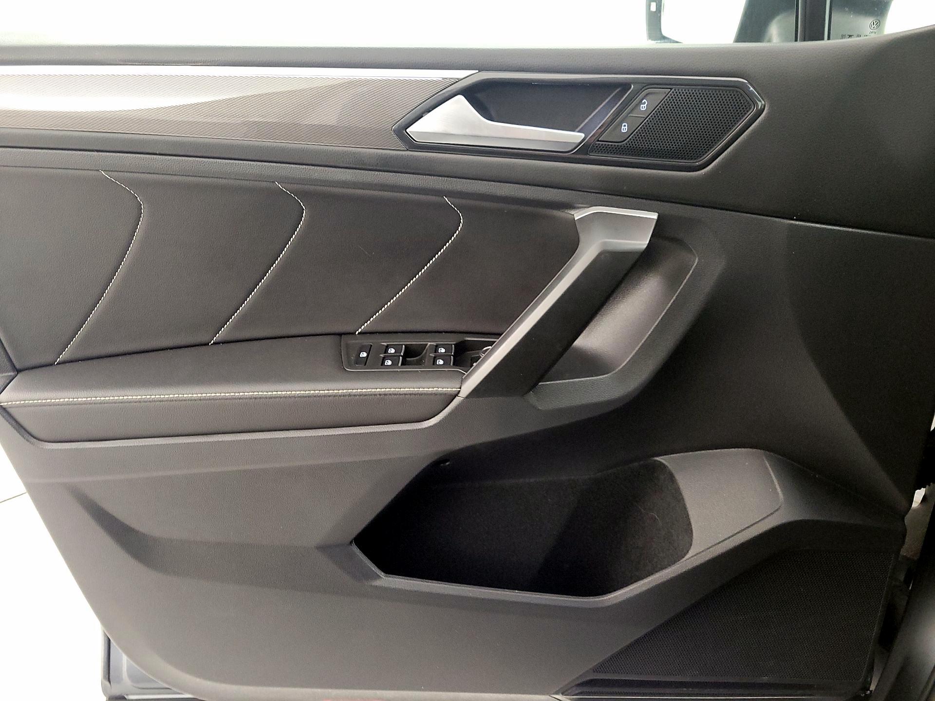 Thumbnail: 2023 Volkswagen Tiguan - 12