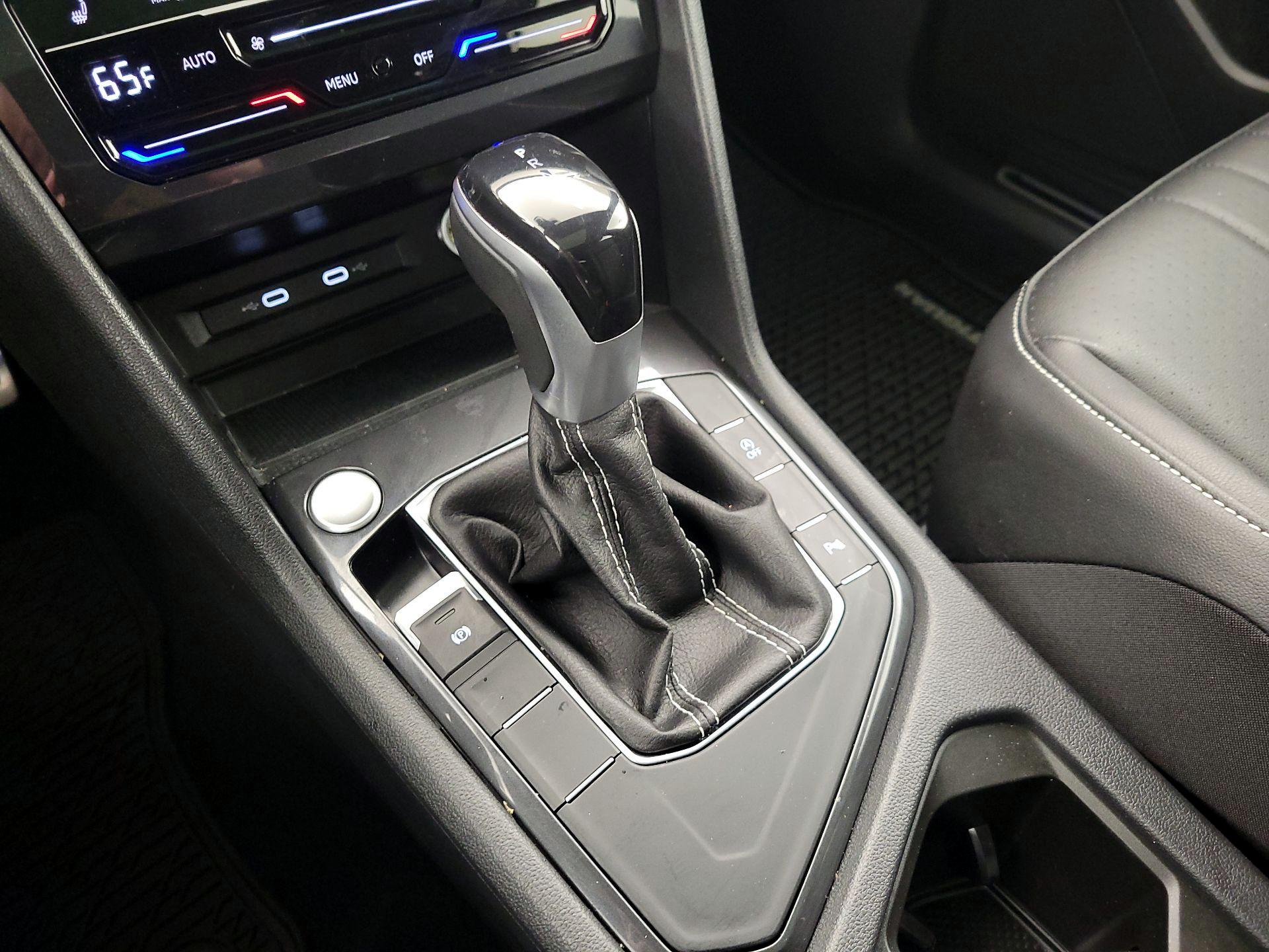 Thumbnail: 2023 Volkswagen Tiguan - 17