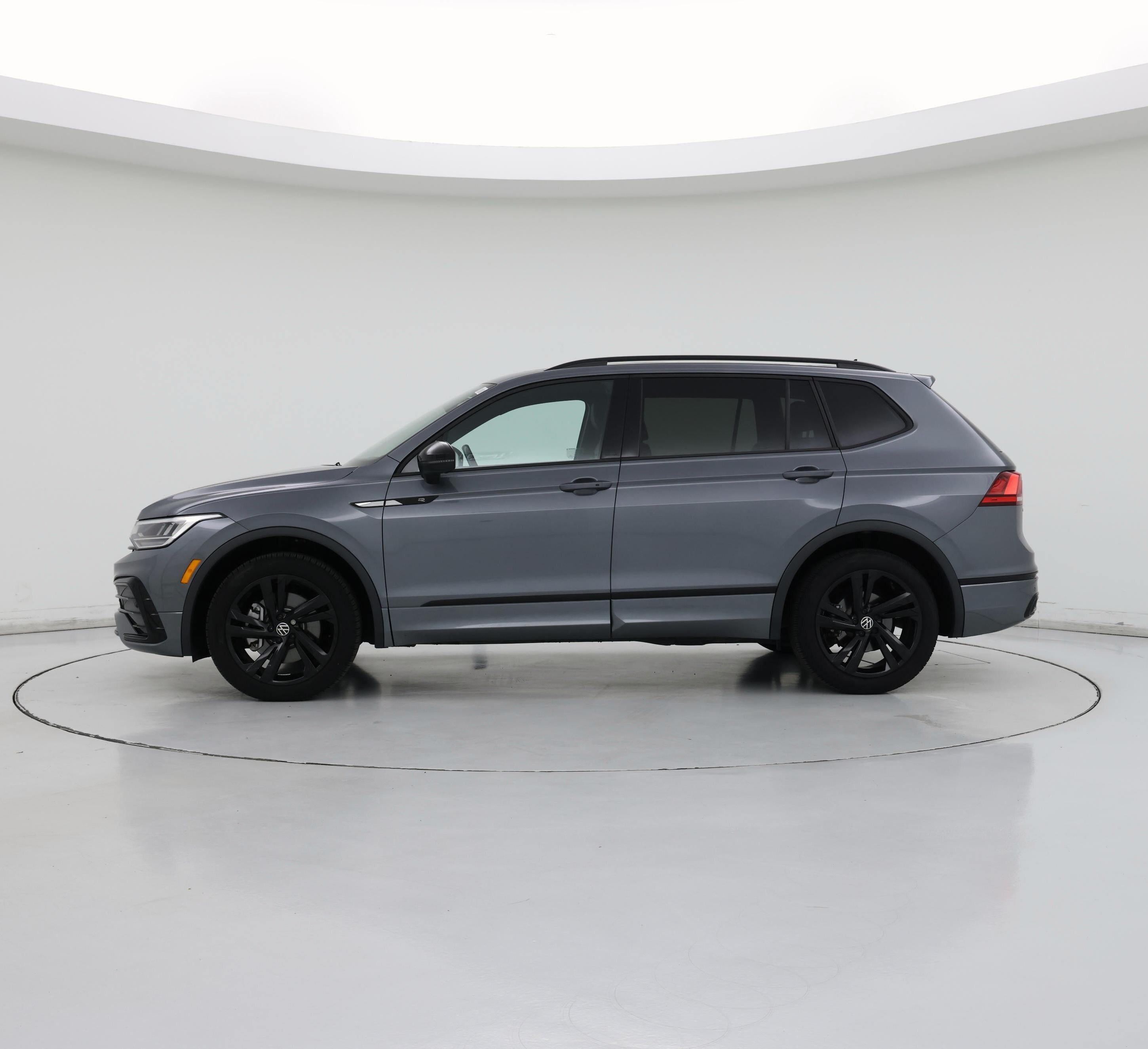 Thumbnail: 2023 Volkswagen Tiguan - 3