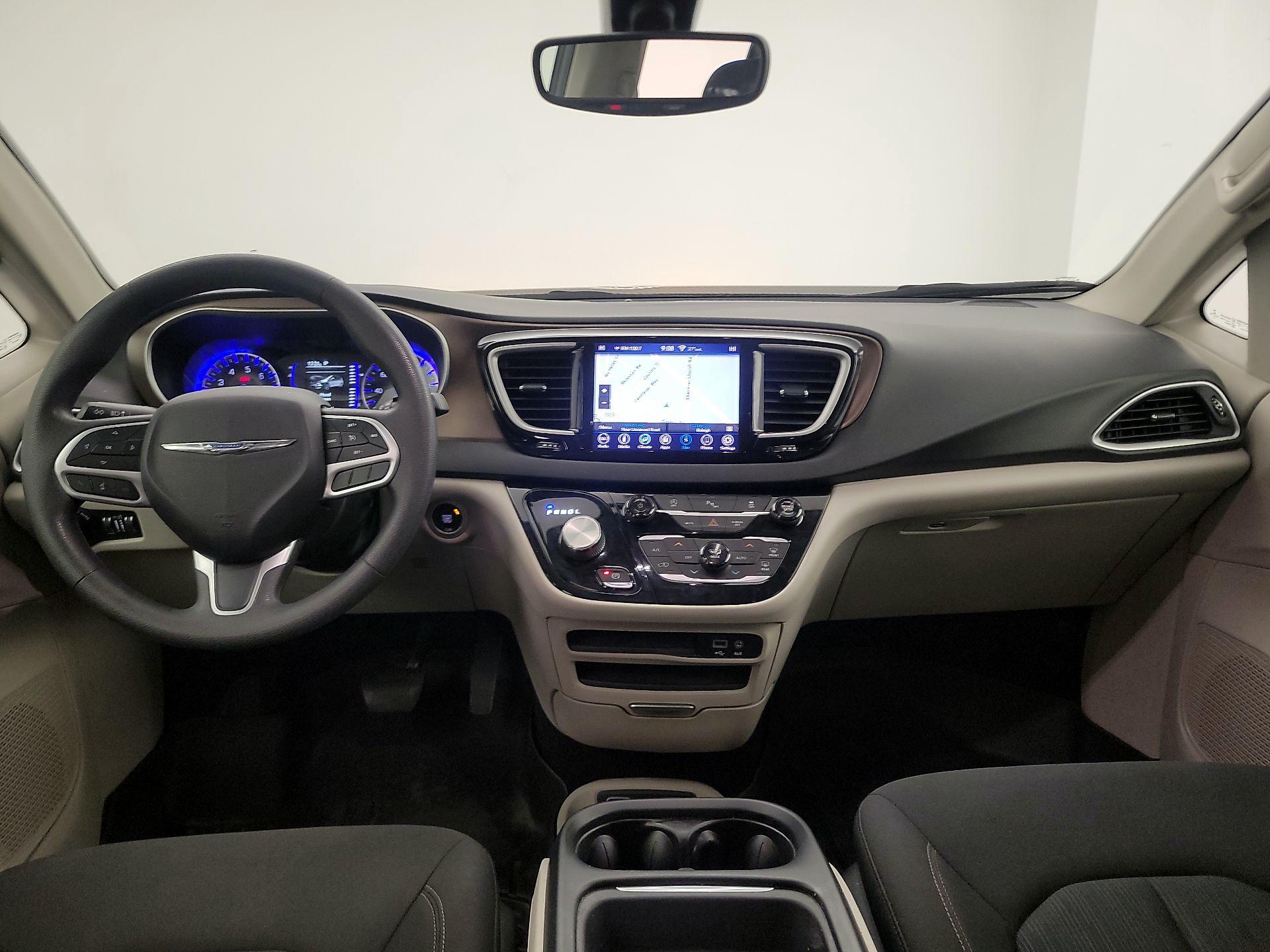 Thumbnail: 2018 Chrysler Pacifica - 9