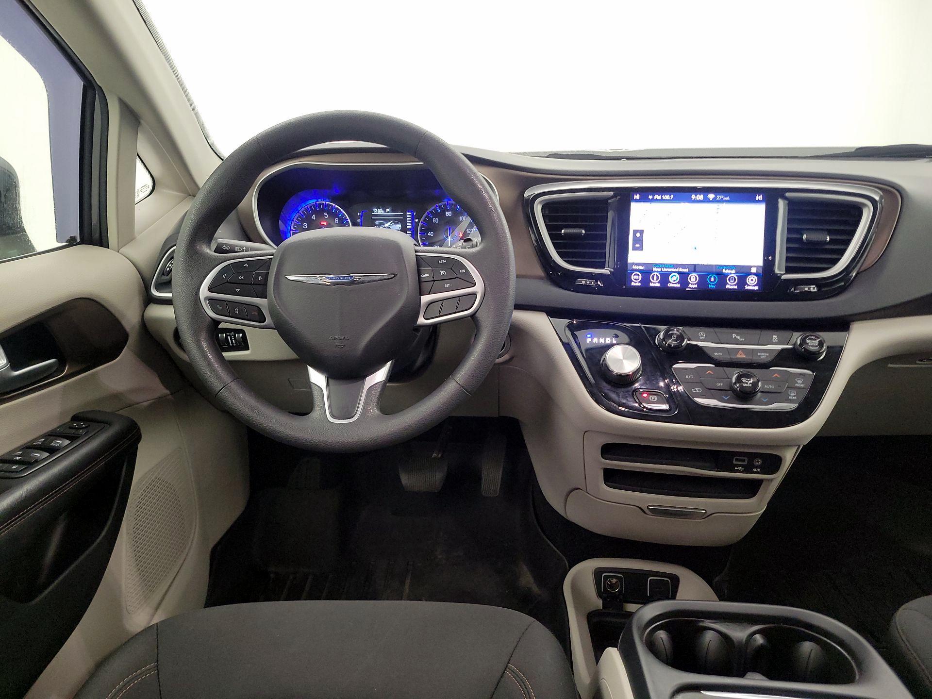 Thumbnail: 2018 Chrysler Pacifica - 10