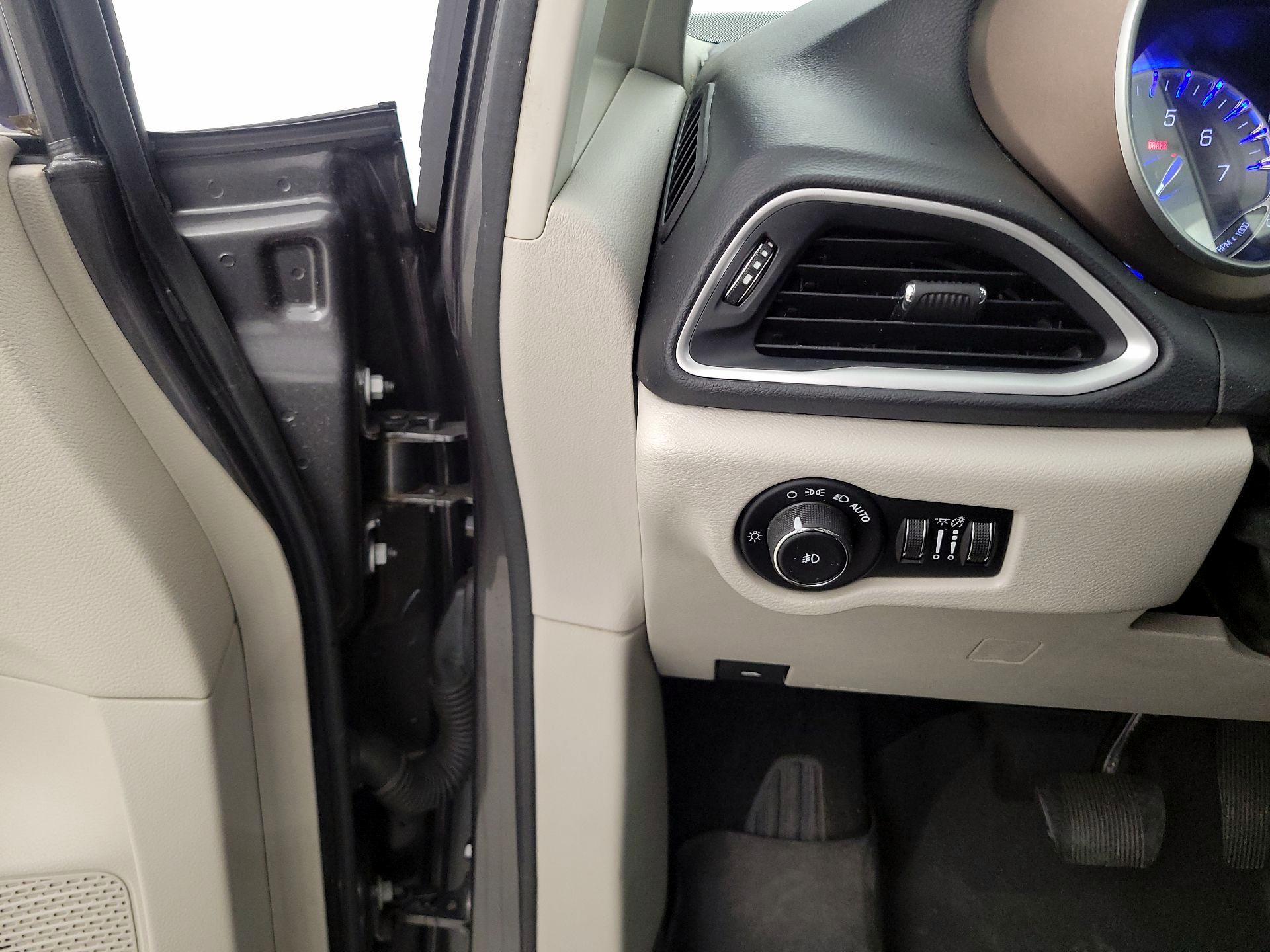 Thumbnail: 2018 Chrysler Pacifica - 13