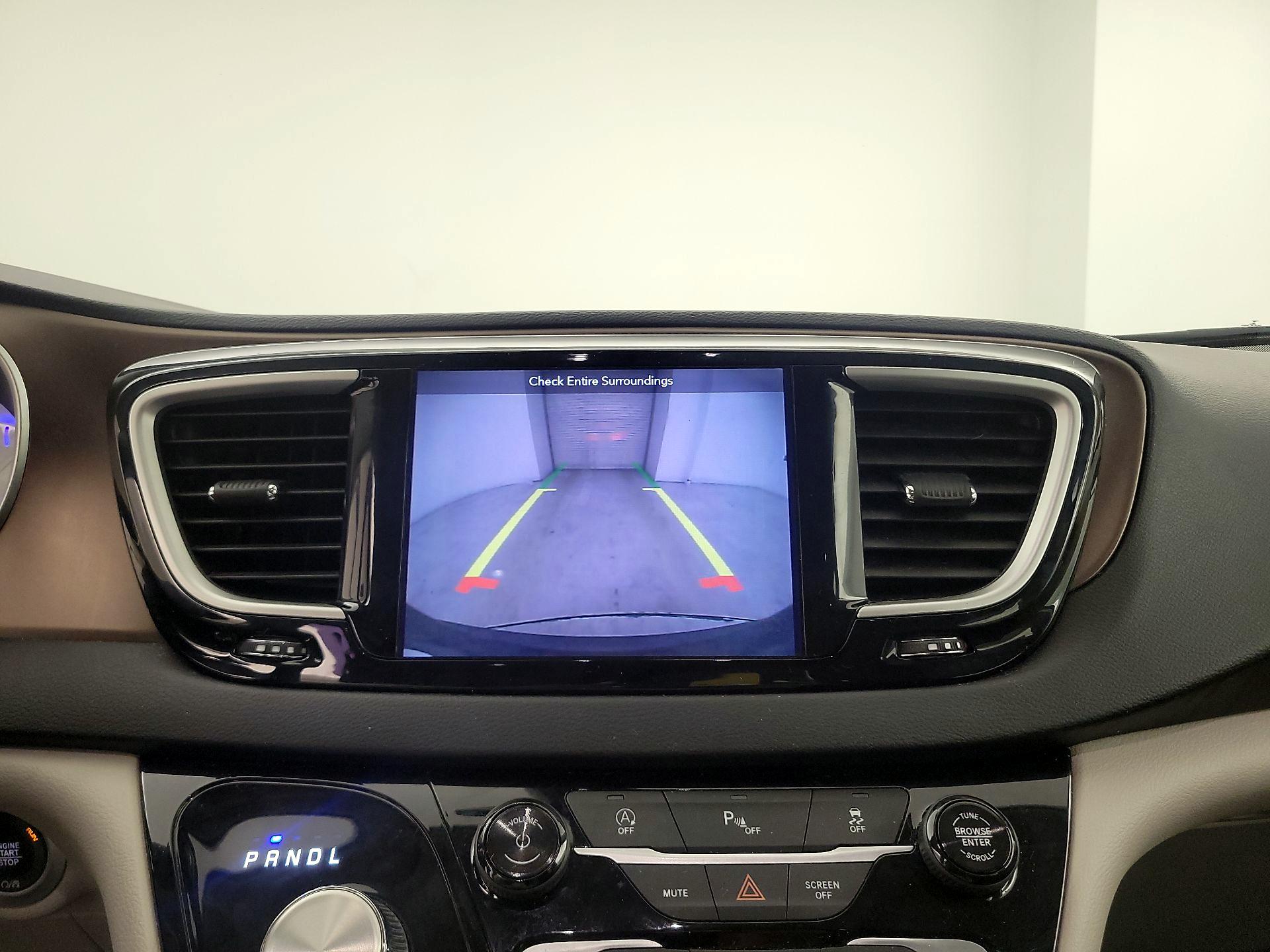 Thumbnail: 2018 Chrysler Pacifica - 15