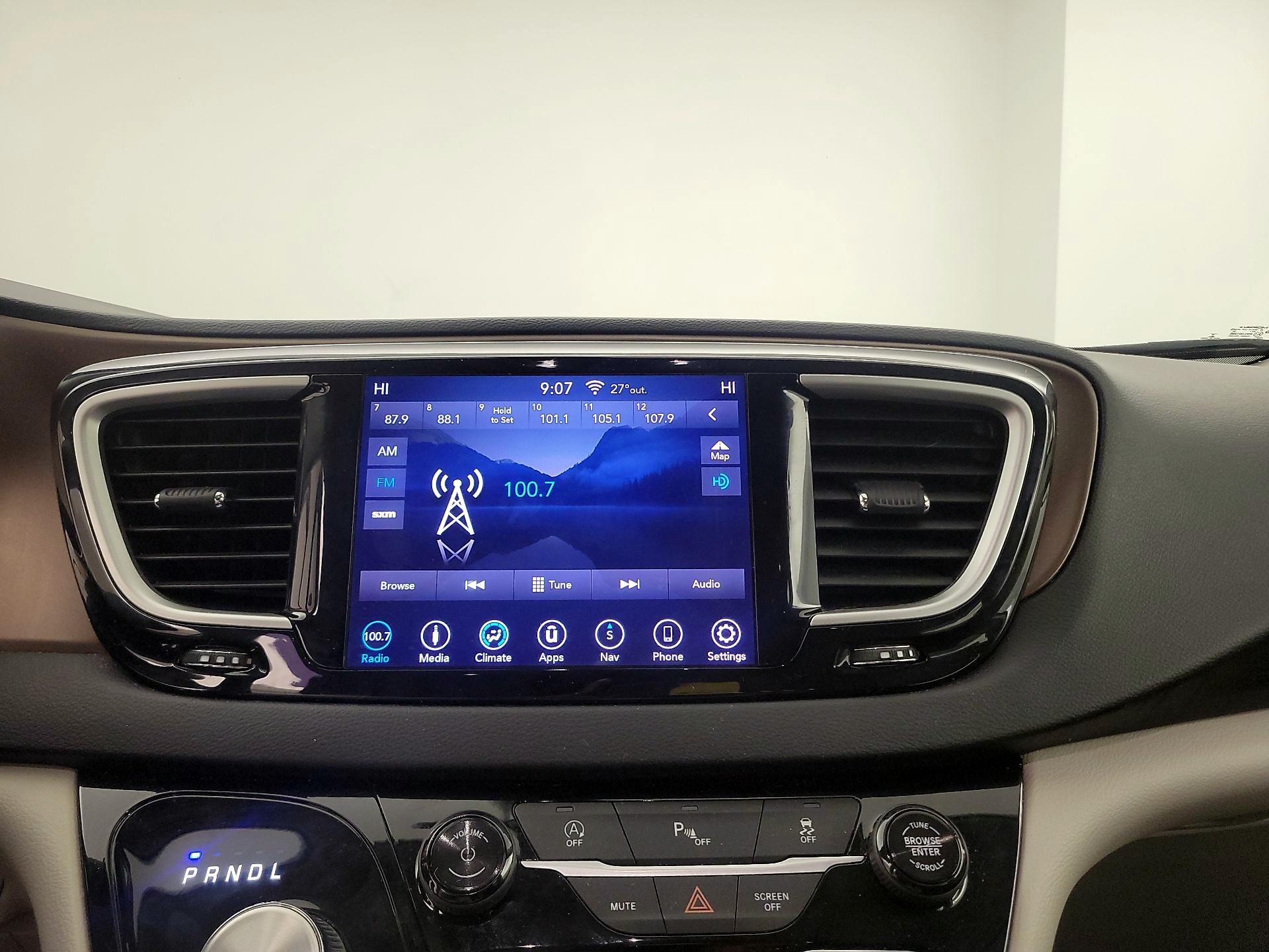 Thumbnail: 2018 Chrysler Pacifica - 16