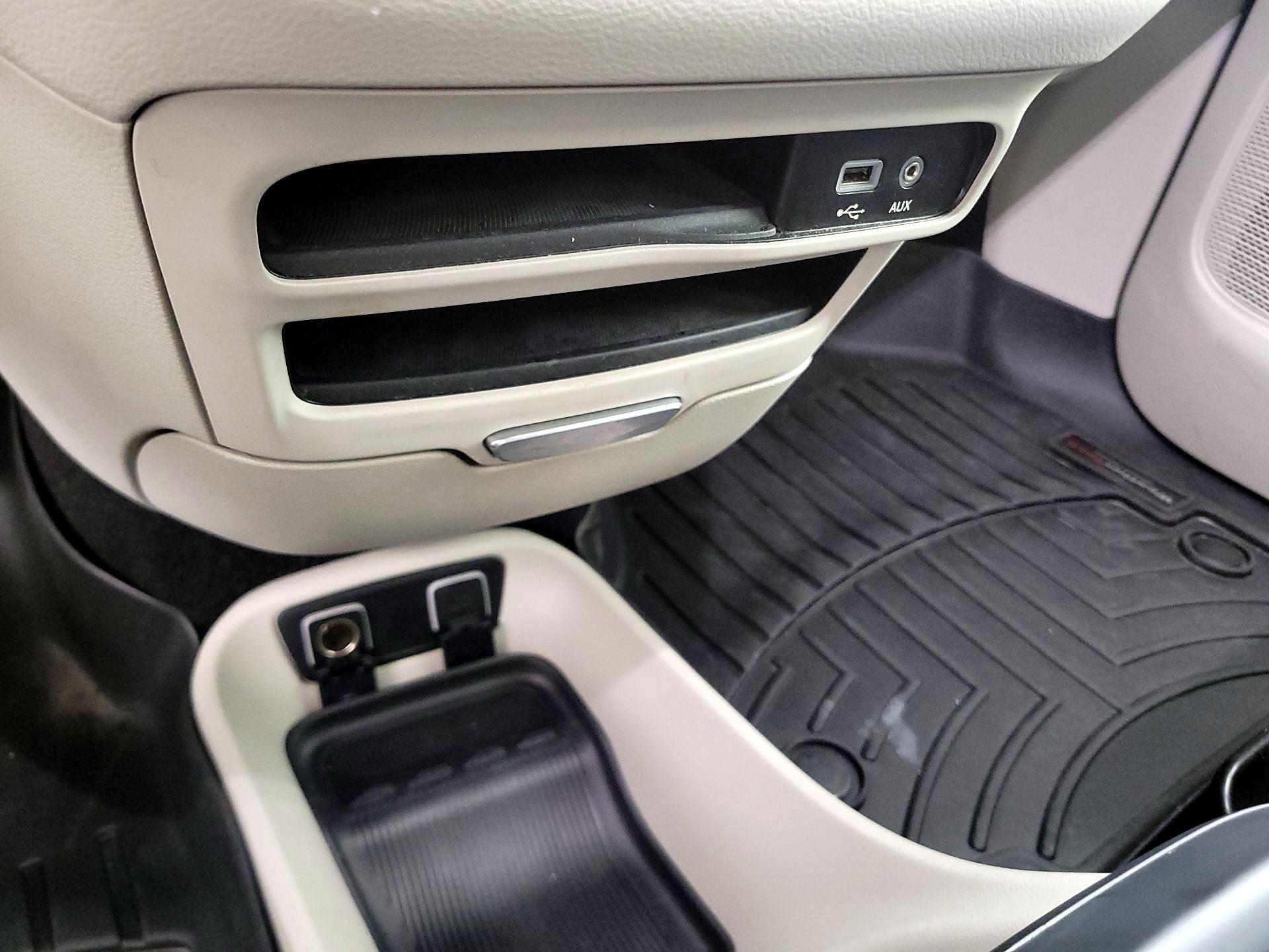 Thumbnail: 2018 Chrysler Pacifica - 19