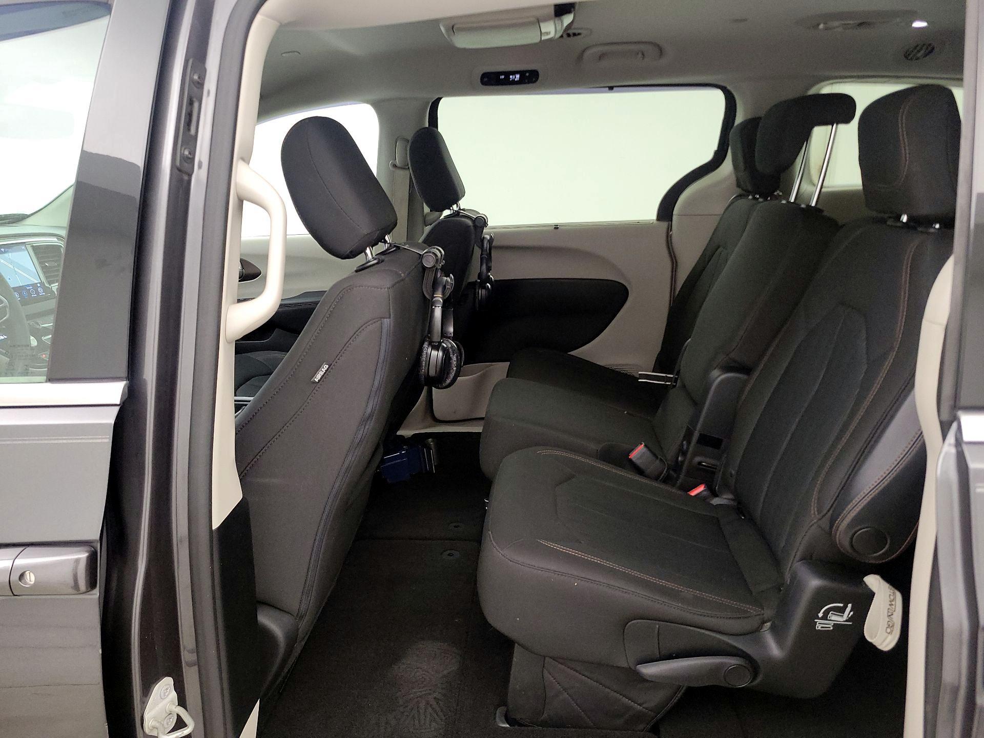 Thumbnail: 2018 Chrysler Pacifica - 20