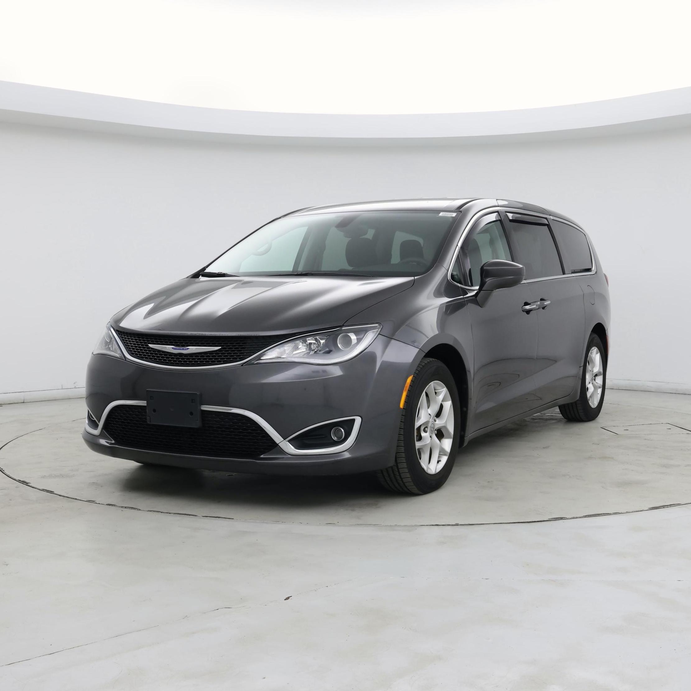 Thumbnail: 2018 Chrysler Pacifica - 4
