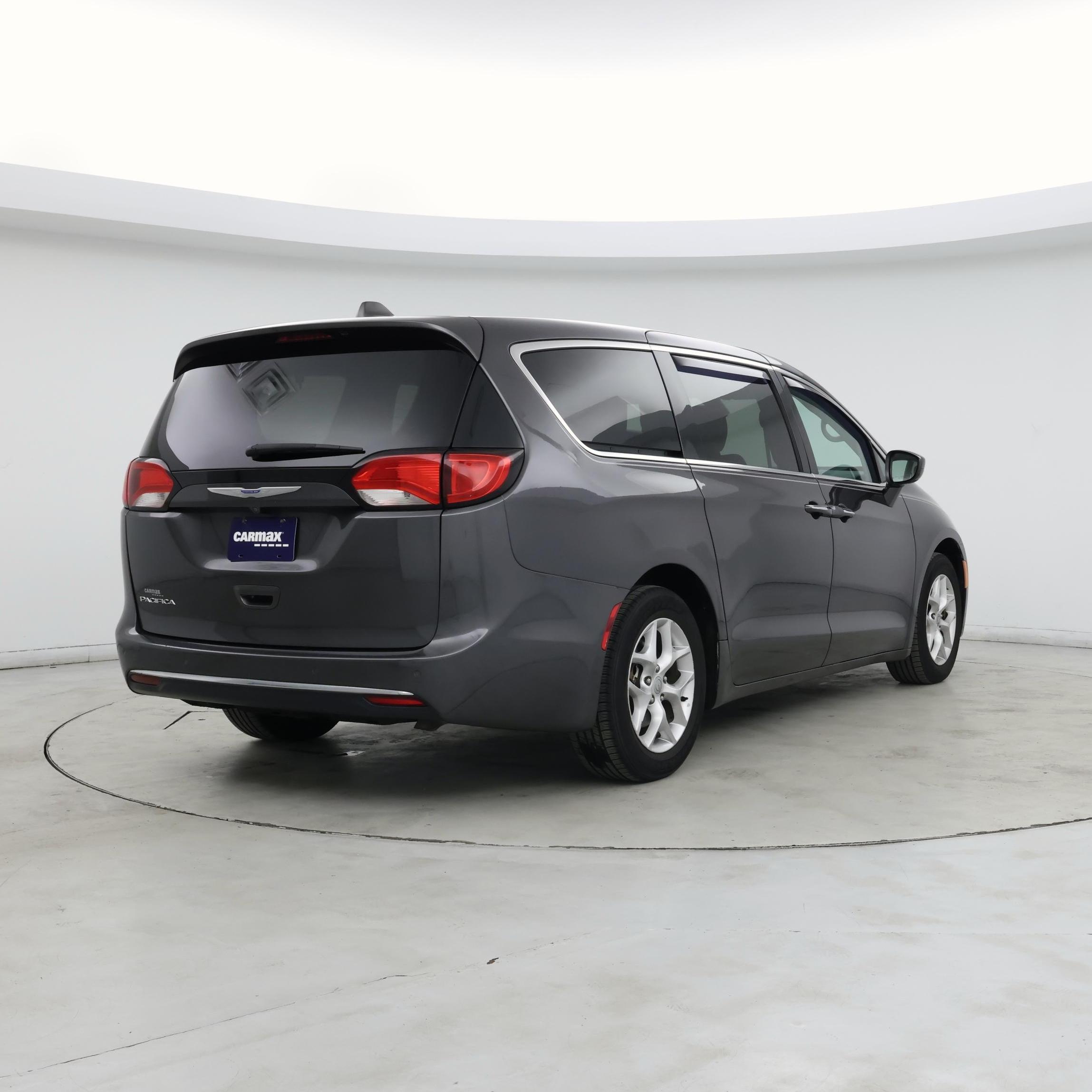 Thumbnail: 2018 Chrysler Pacifica - 8