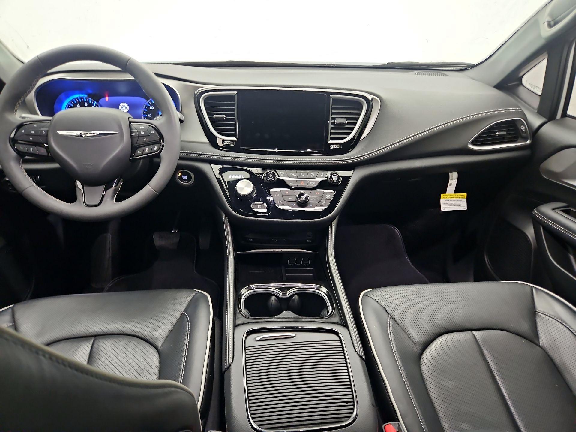 Thumbnail: 2023 Chrysler Pacifica - 9