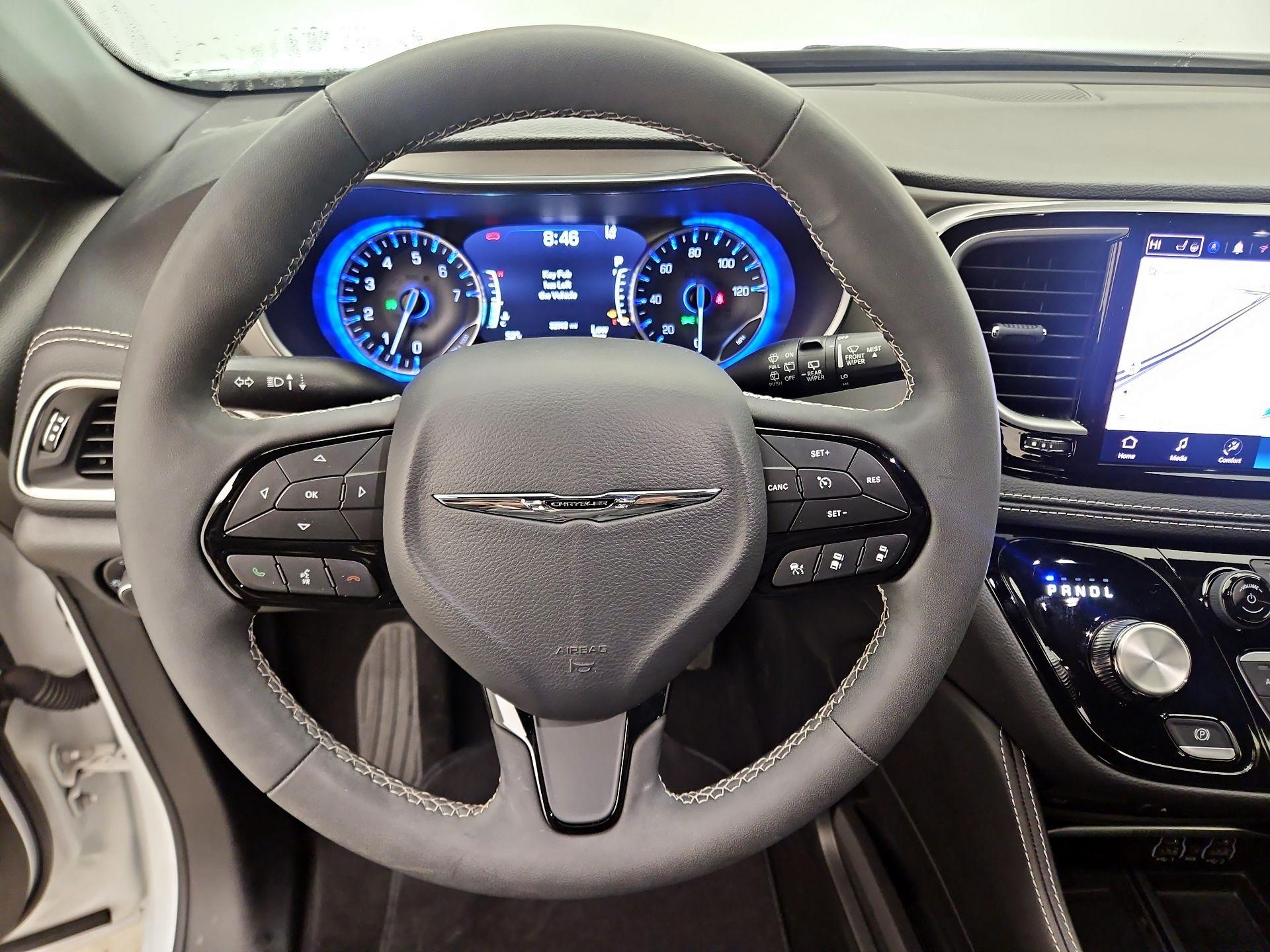 Thumbnail: 2023 Chrysler Pacifica - 10