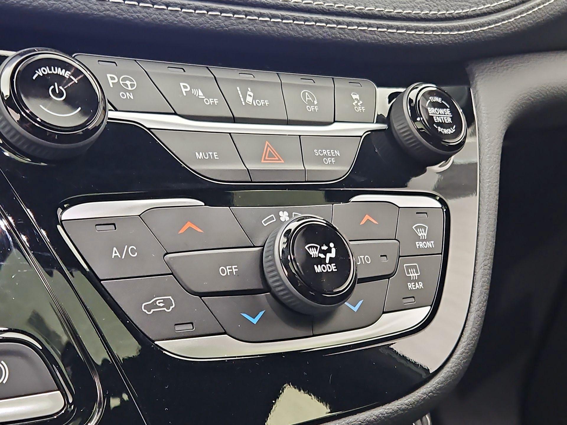 Thumbnail: 2023 Chrysler Pacifica - 17