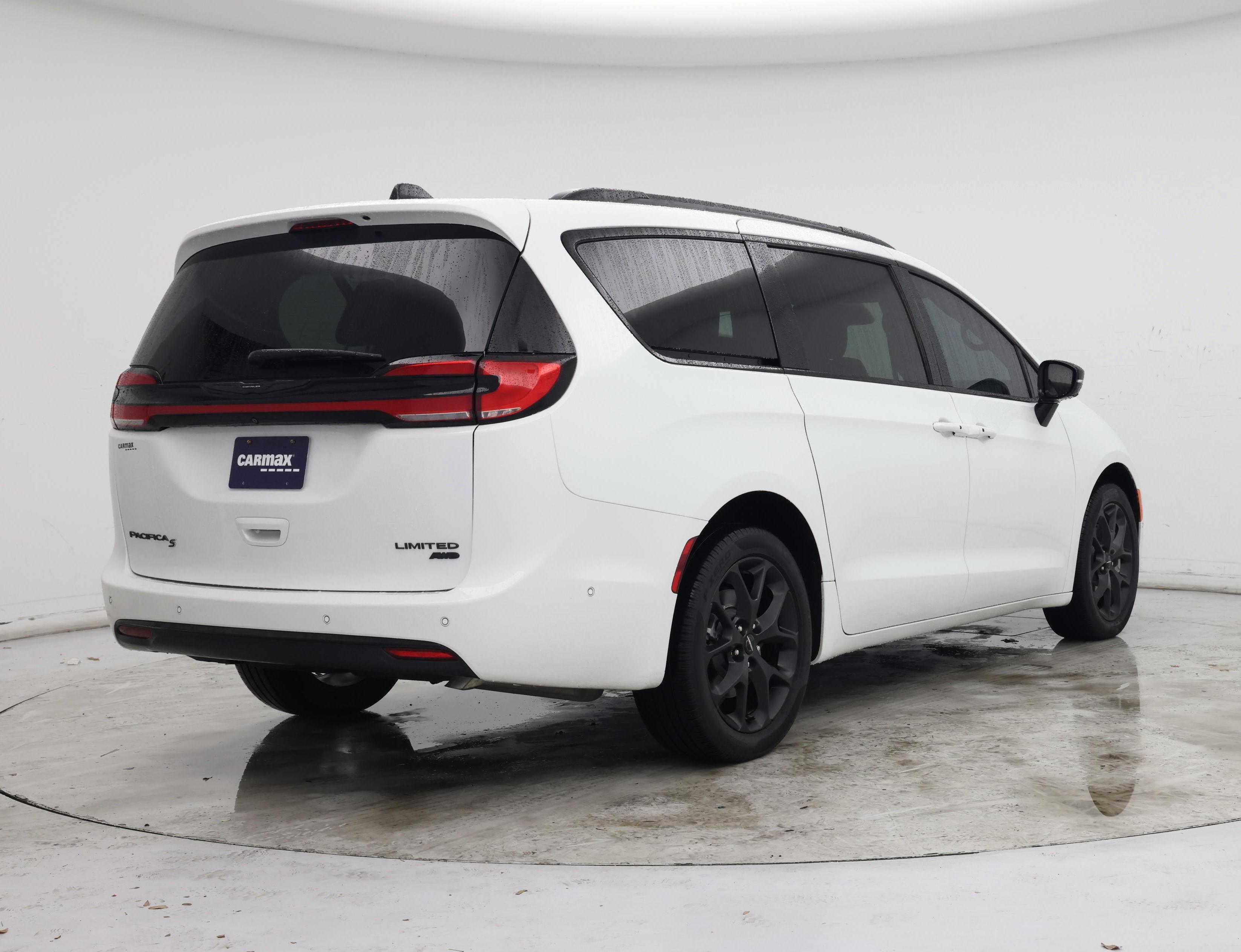 Thumbnail: 2023 Chrysler Pacifica - 8