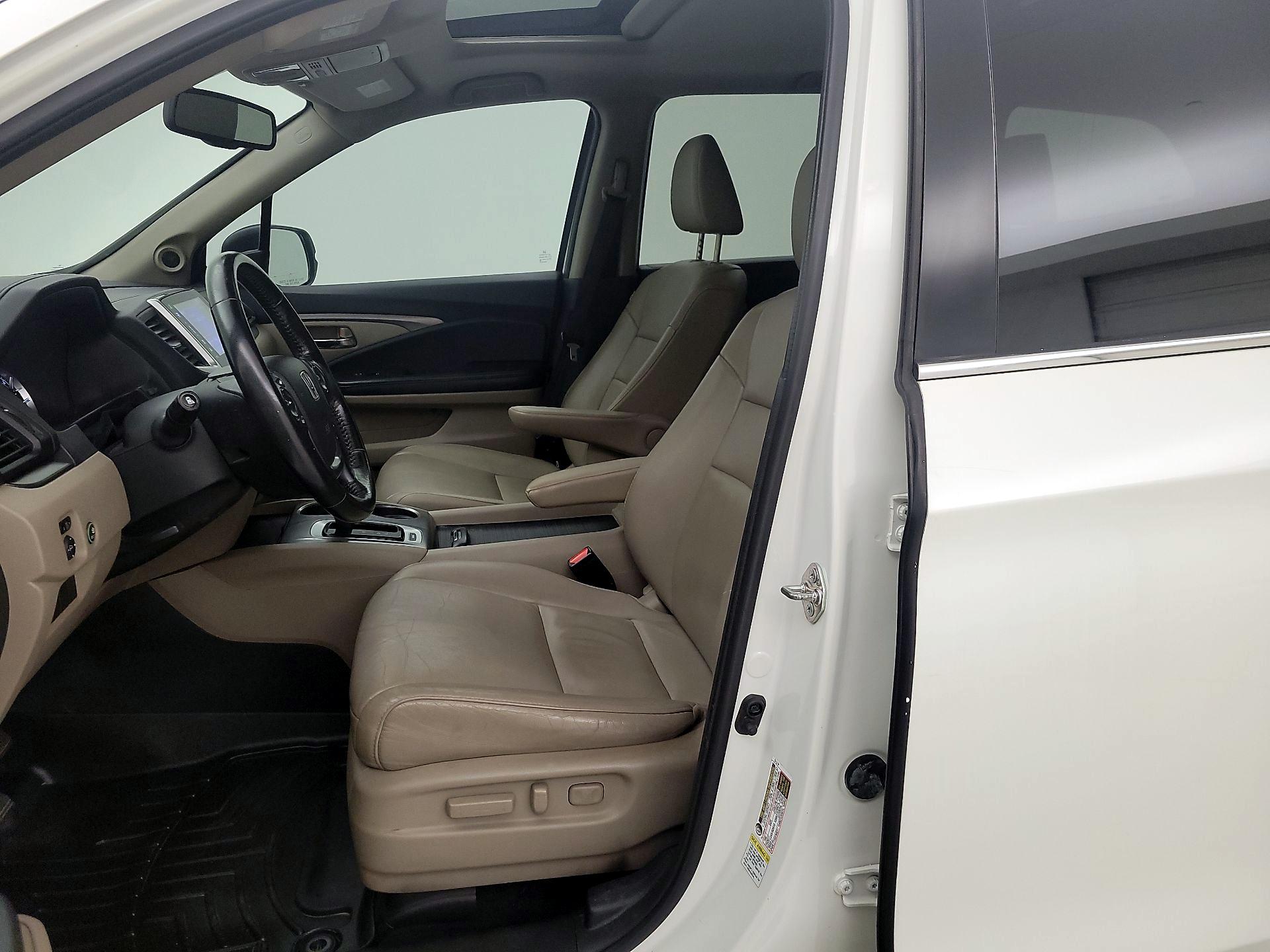 Thumbnail: 2016 Honda Pilot - 11