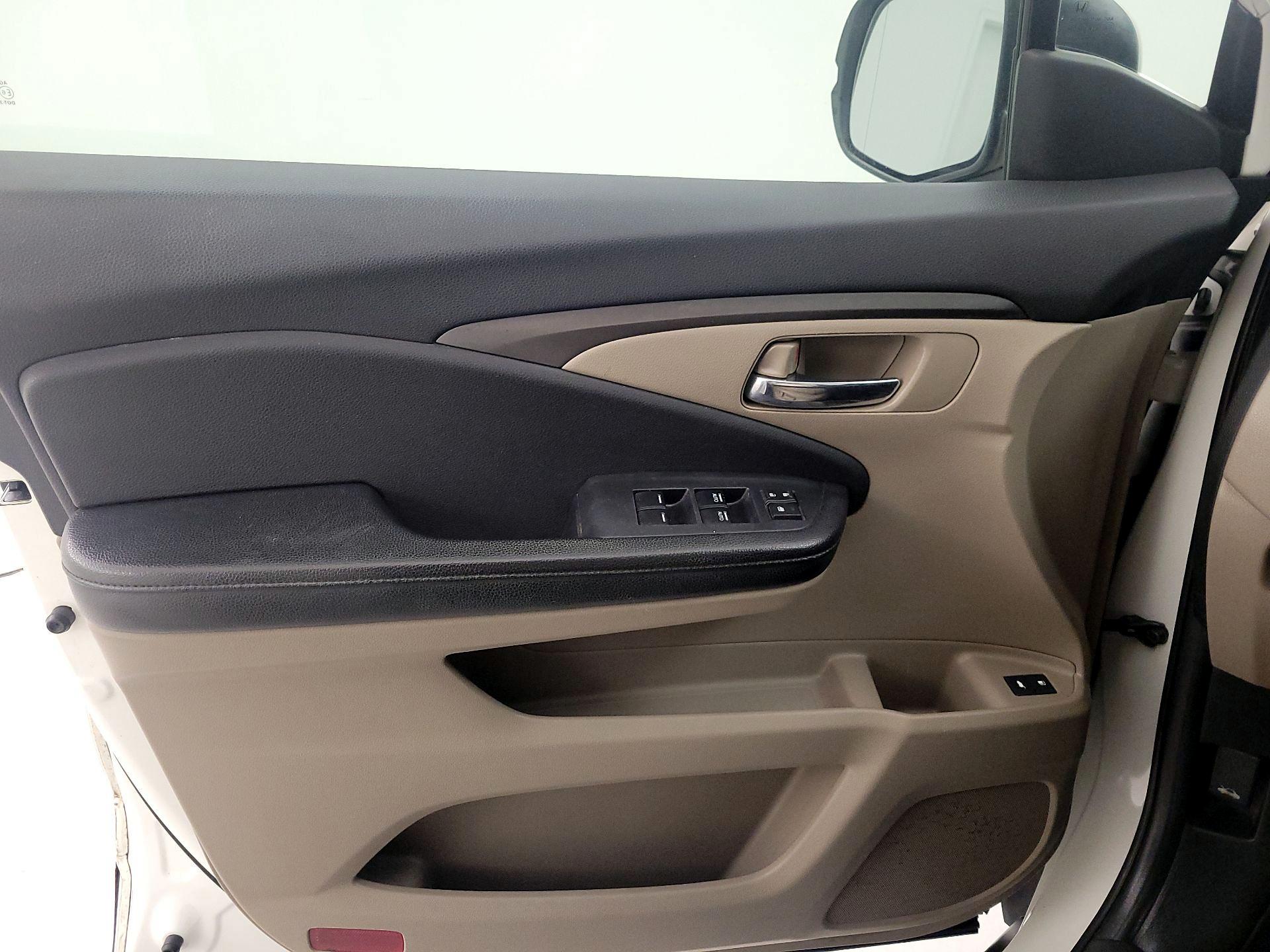 Thumbnail: 2016 Honda Pilot - 12