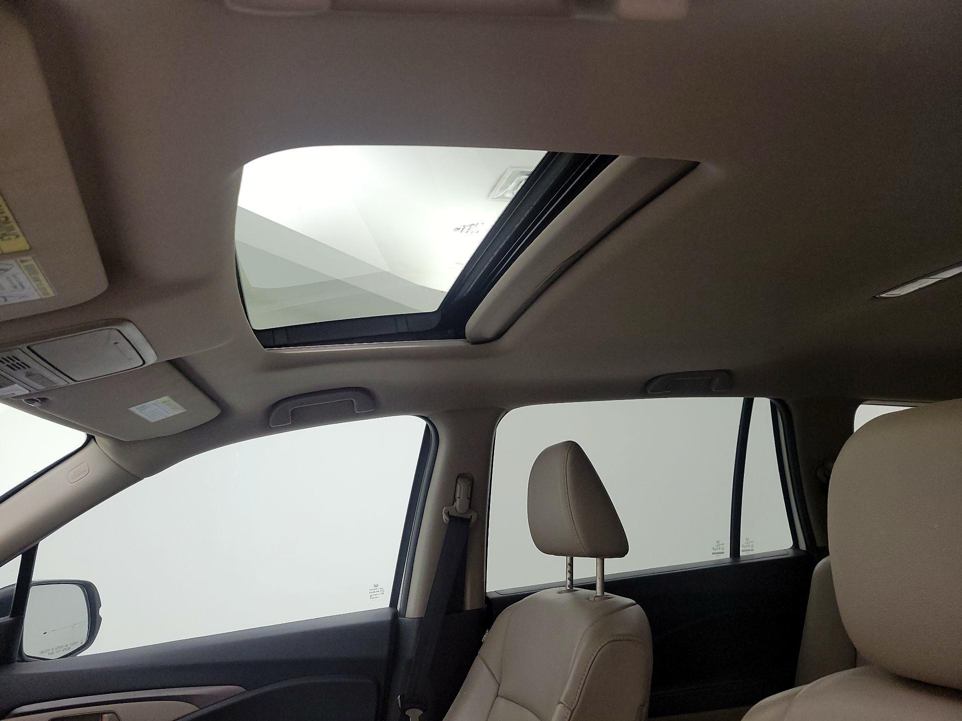 Thumbnail: 2016 Honda Pilot - 18