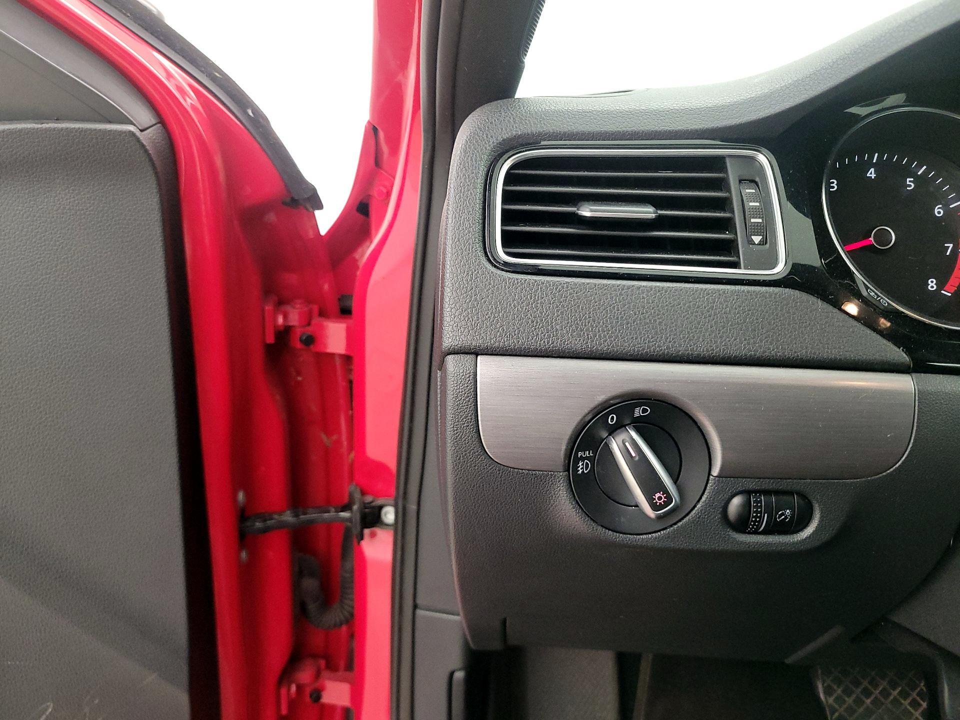 Thumbnail: 2016 Volkswagen Jetta - 13