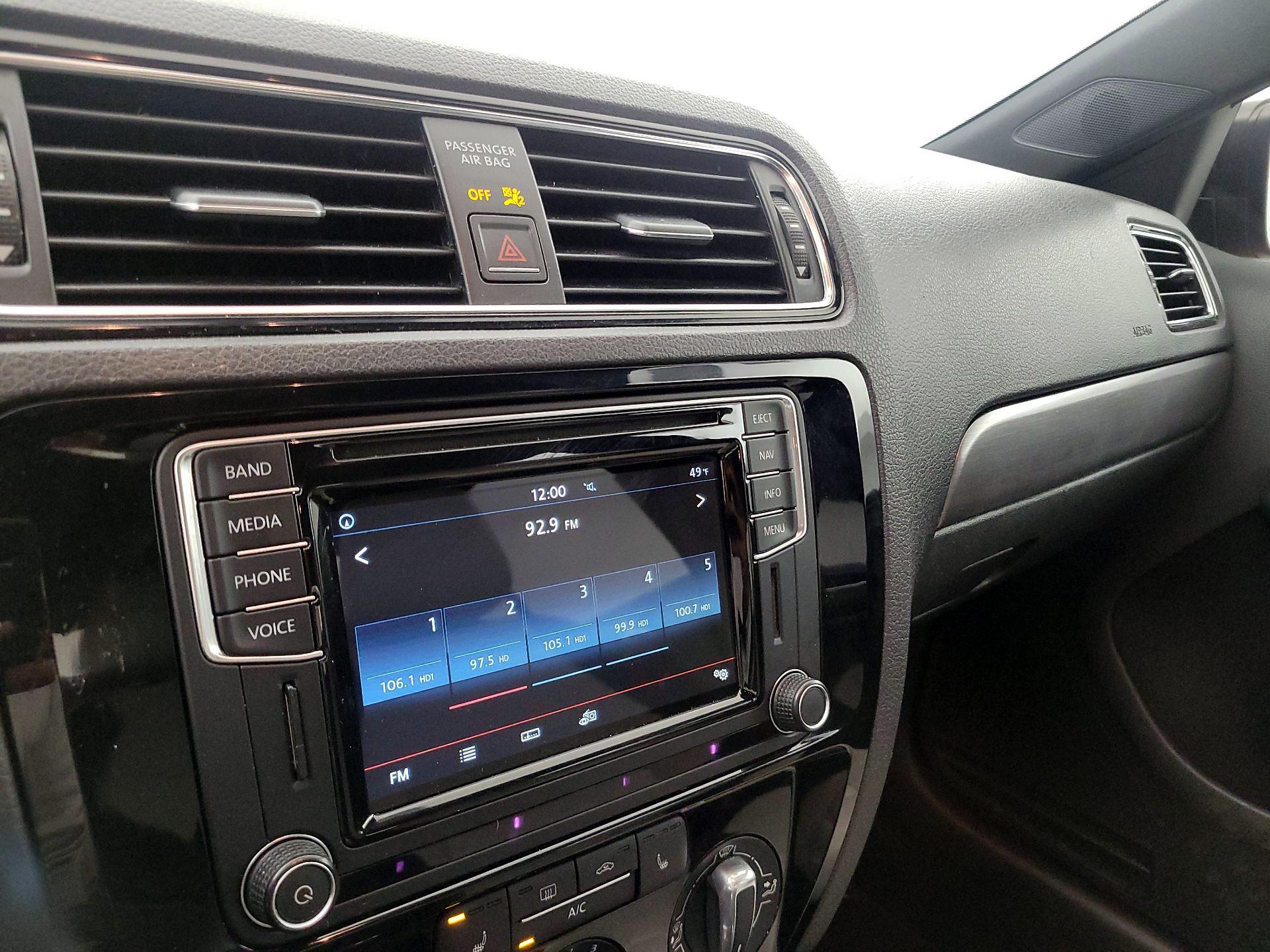 Thumbnail: 2016 Volkswagen Jetta - 16