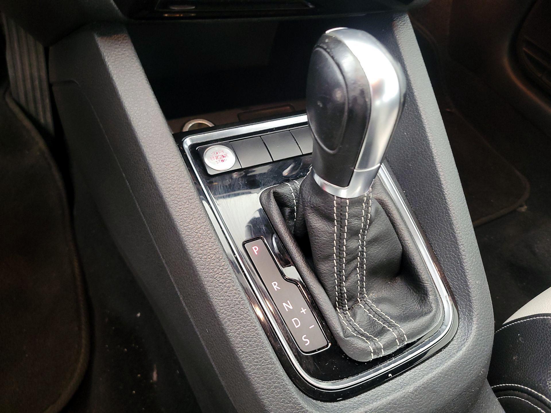 Thumbnail: 2016 Volkswagen Jetta - 18